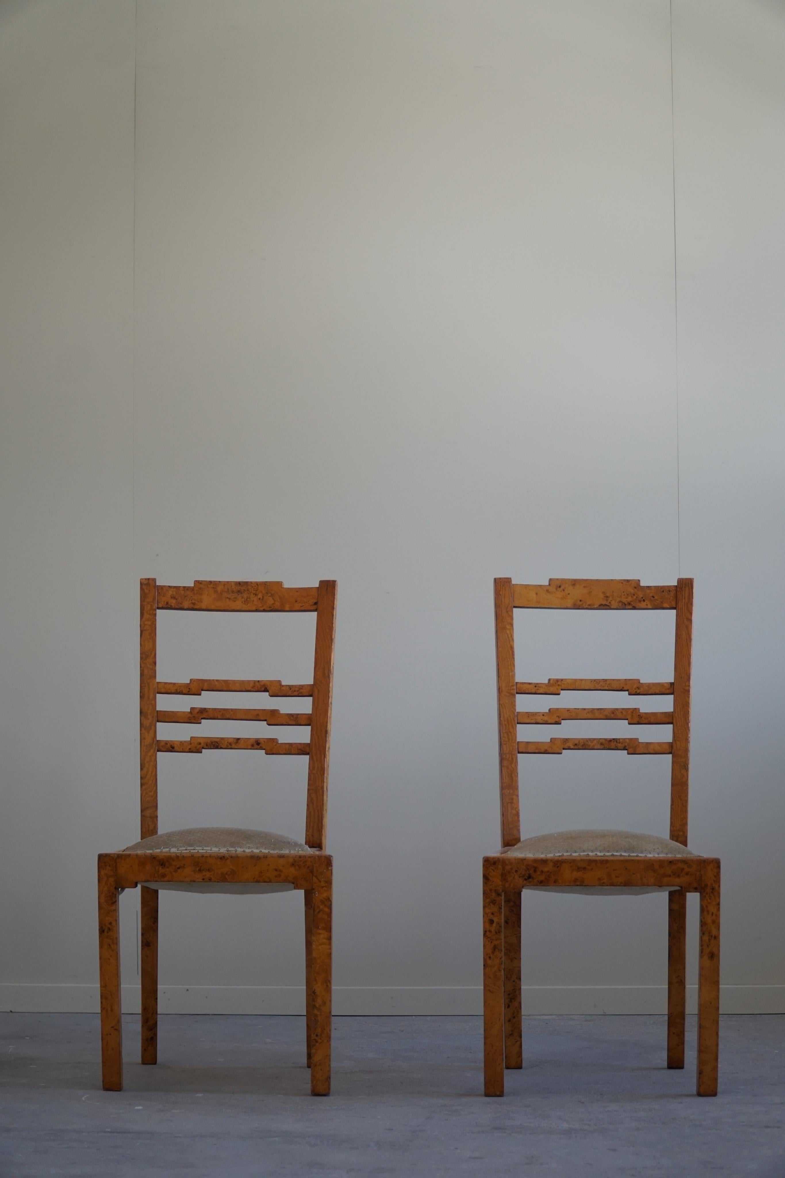 A Pair of Swedish Art Deco Dining Room Chairs in Birch, 1920s For Sale 13