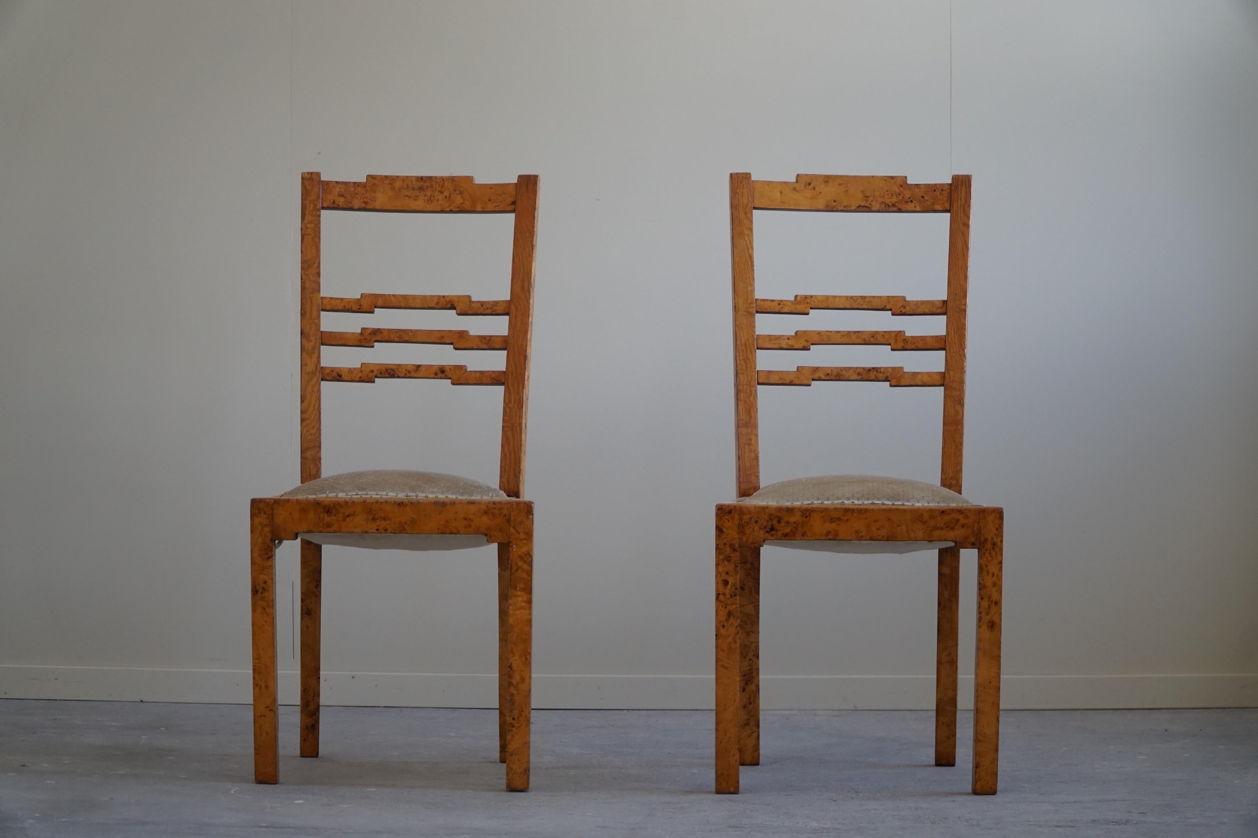 A Pair of Swedish Art Deco Dining Room Chairs in Birch, 1920s In Fair Condition For Sale In Odense, DK