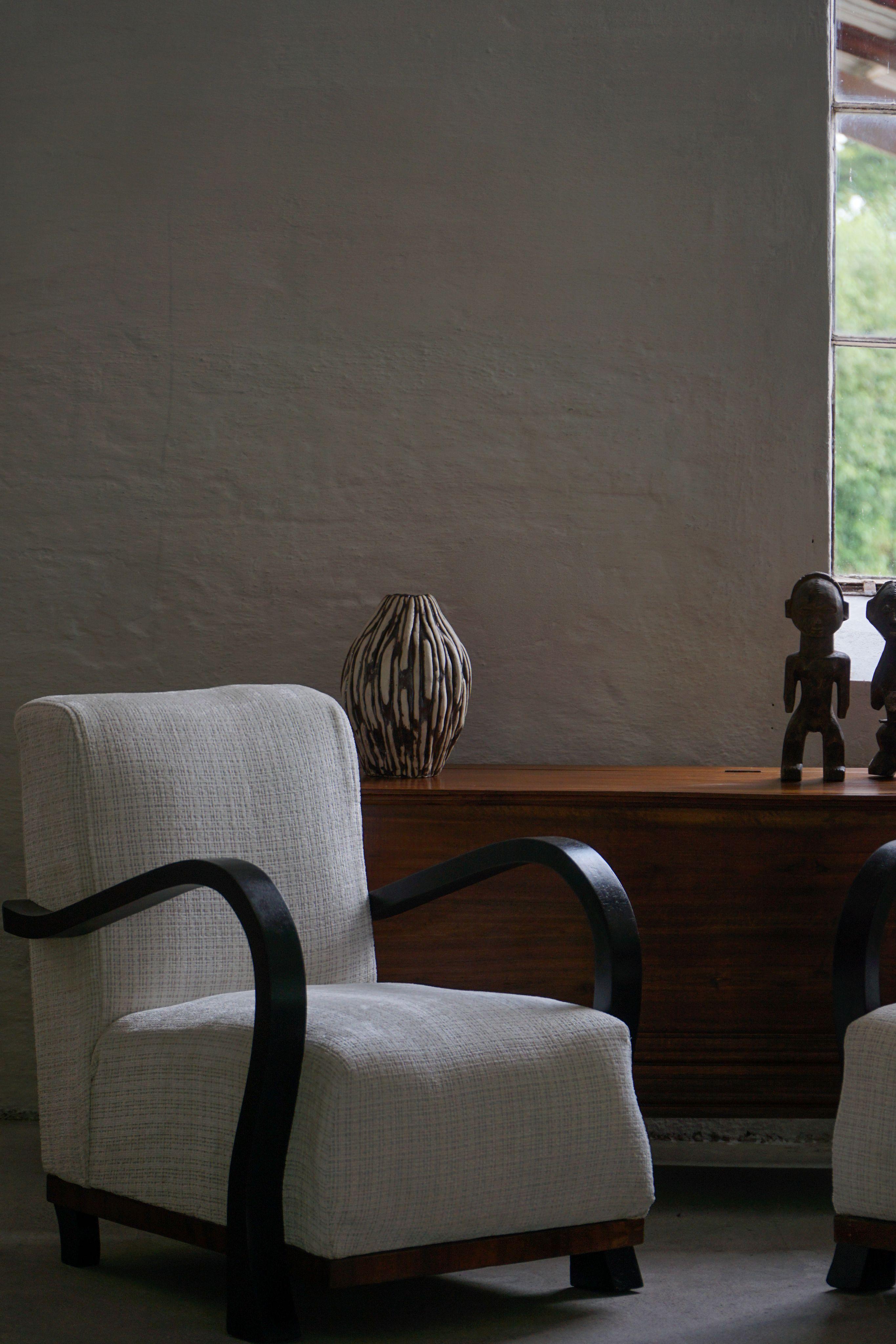 A Pair of Swedish Art Deco Lounge Chairs with Curved Armrests, 1930s For Sale 1