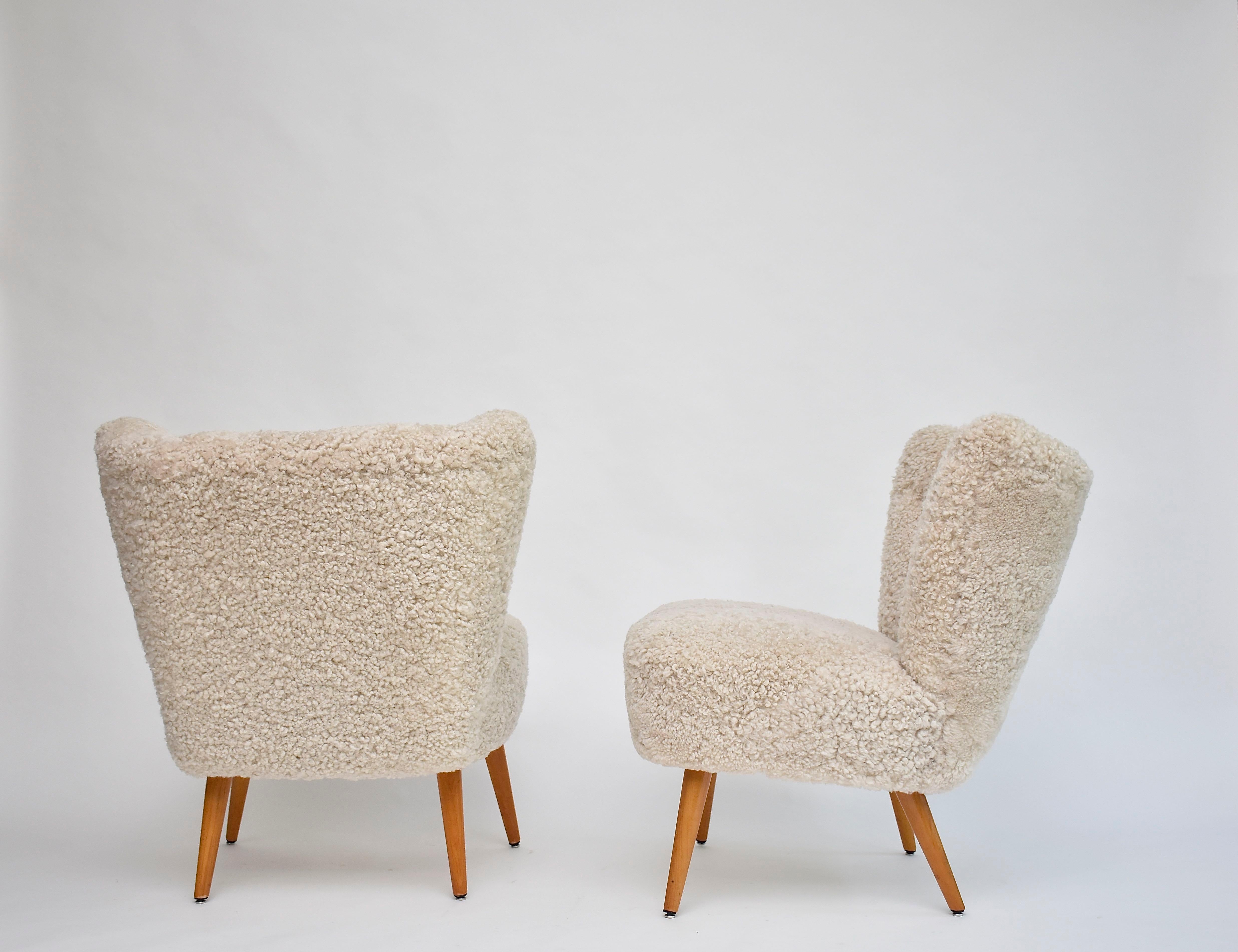 20th Century A pair of Swedish coctail / lounge armchairs in sheepskin, ca. 1940 For Sale