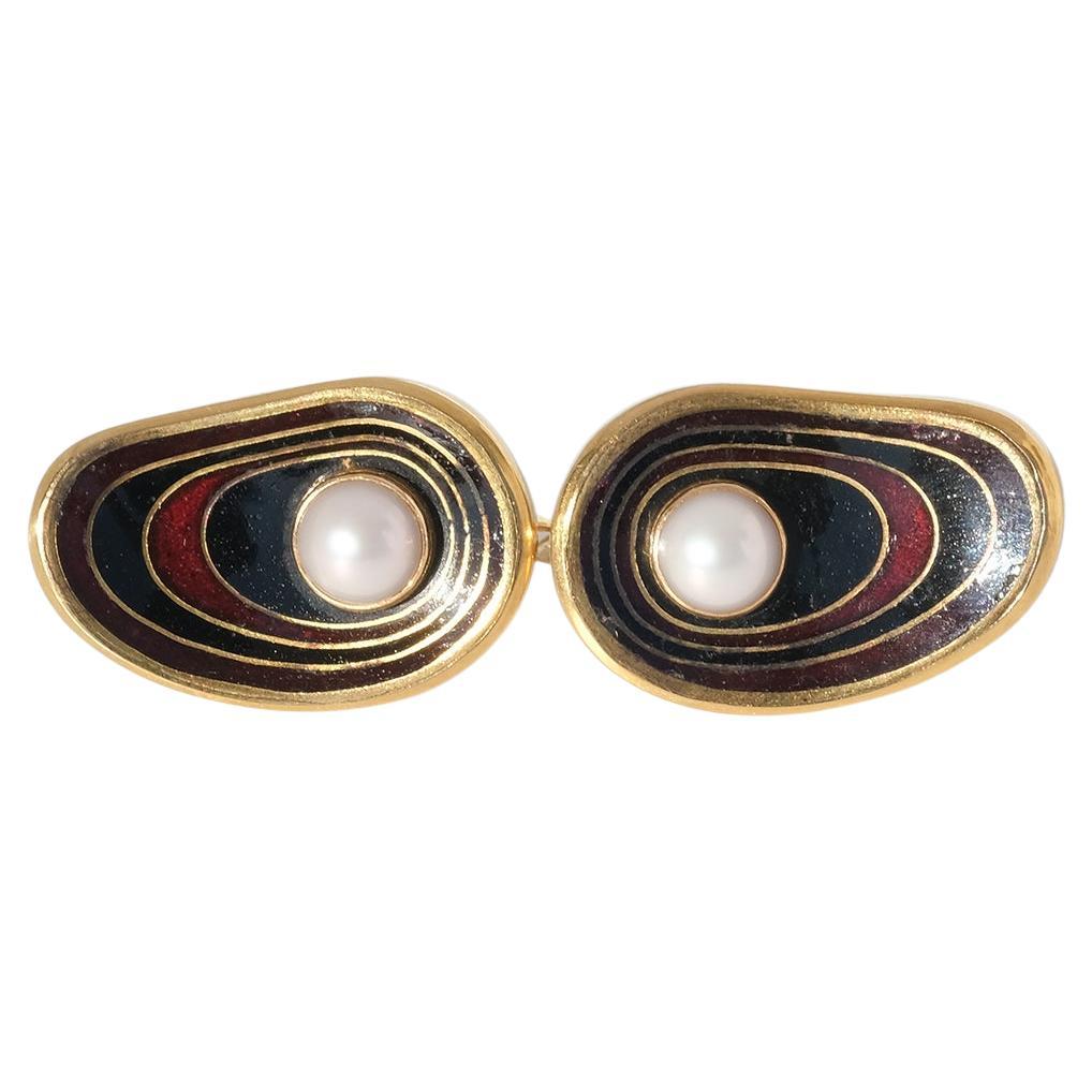 These earrings are made out of 18 karat gold, green, red and black enamel and cultivated pearls.

These earrings resemble colourful sea mussels, and would be perfect for any formal occasion as well as in the office.

Did you know that Sigurd
