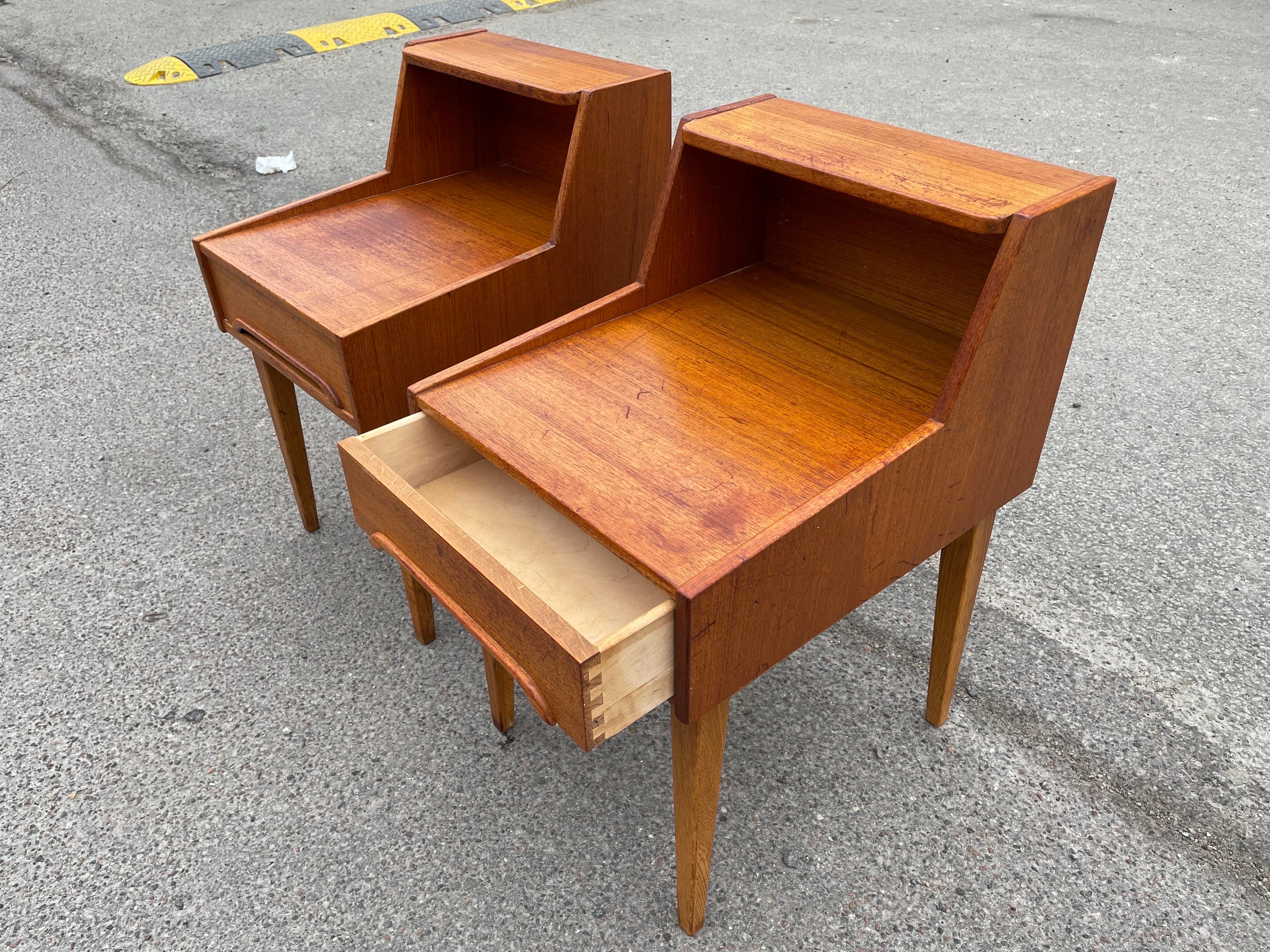 Pair of Swedish Midcentury Teak Nightstands In Good Condition For Sale In Copenhagen, DK