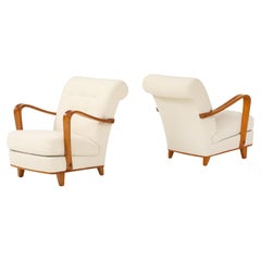 Pareja de sillones abiertos suecos modernos de madera de olmo, alrededor de 1940