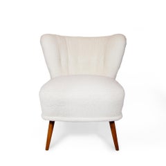 Una coppia di sedie moderne svedesi a pantofola