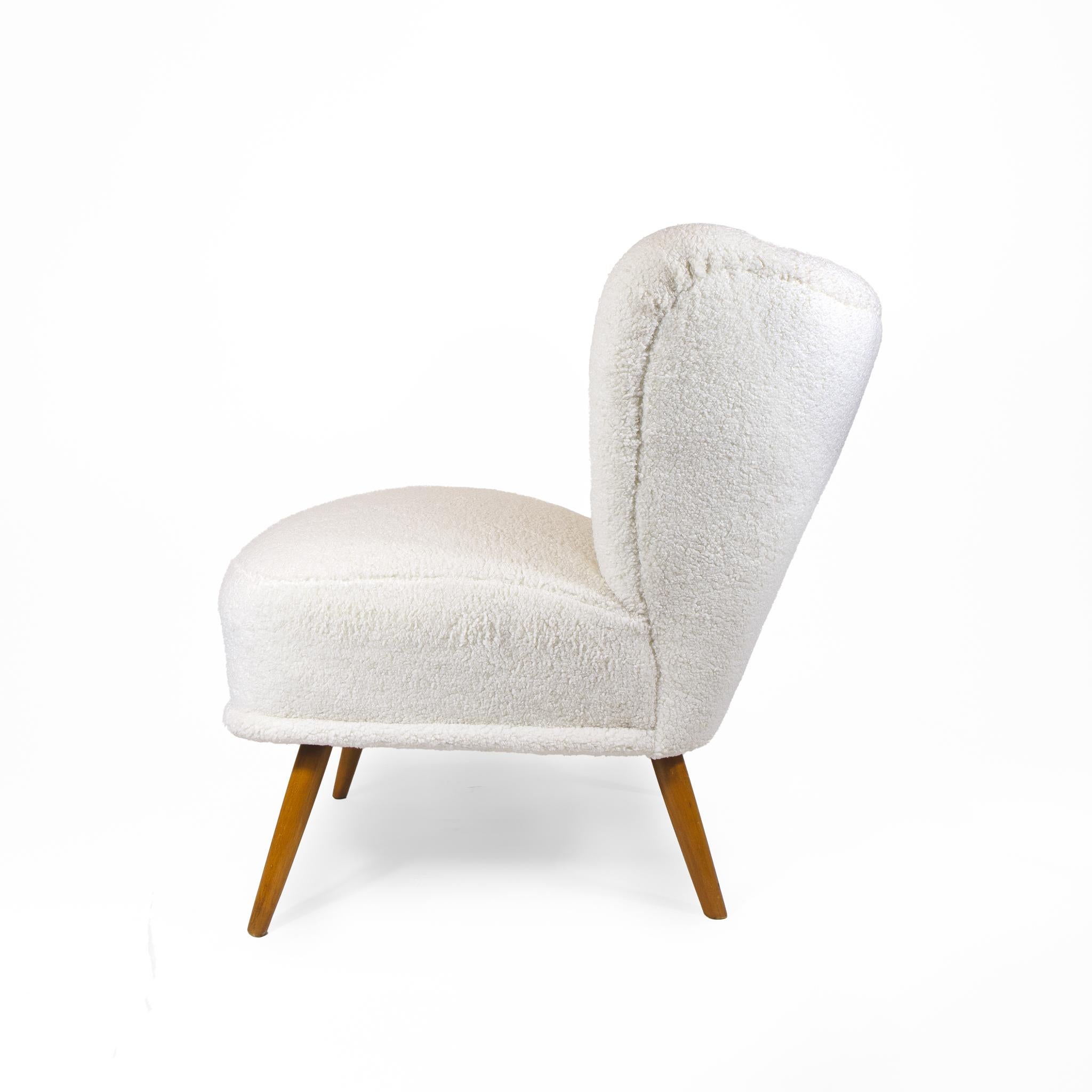 Mid-20th Century A Pair of Swedish Modern Slipper Chairs For Sale