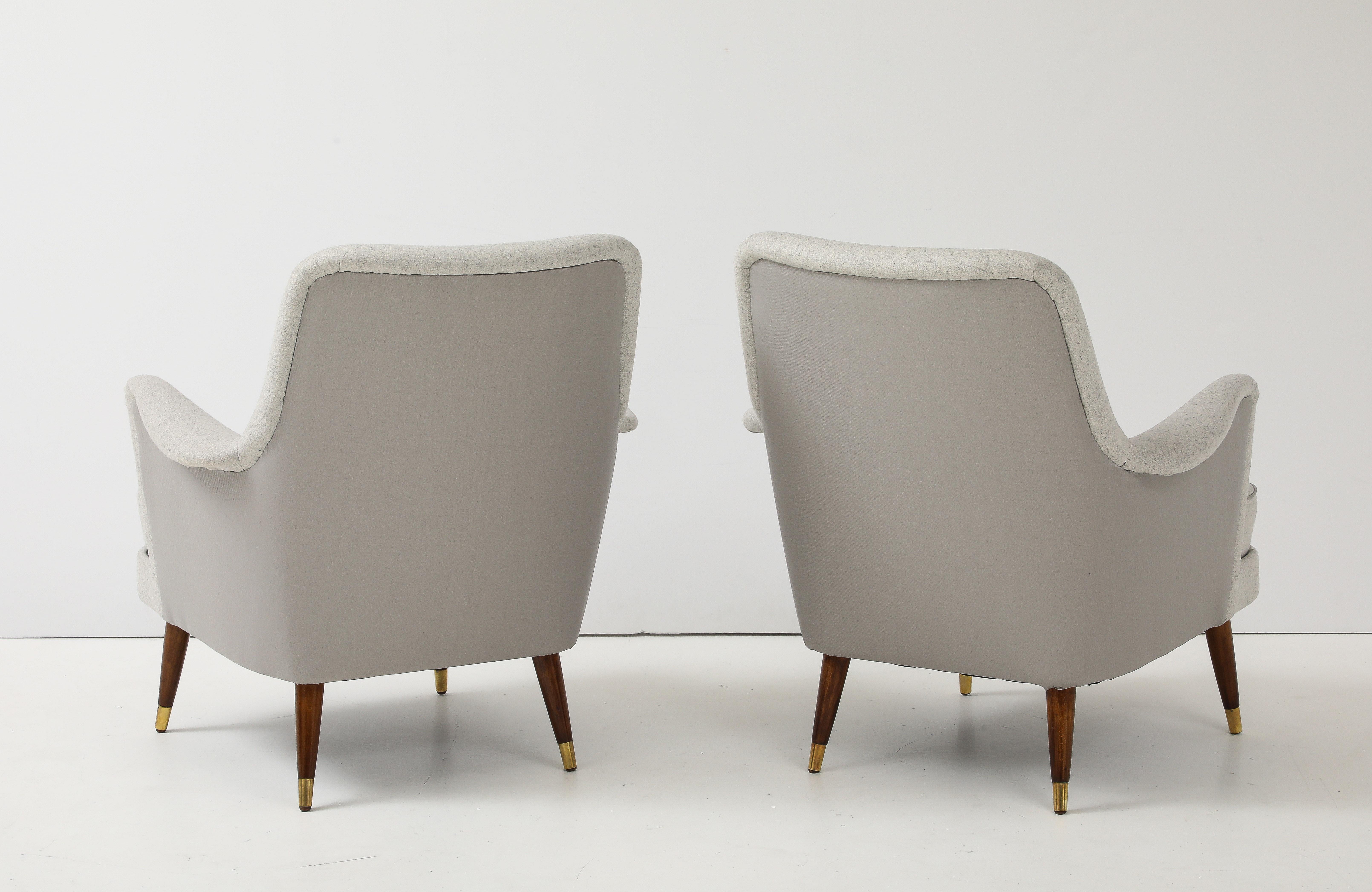 Ottone Coppia di poltrone moderne svedesi imbottite, circa anni '40 in vendita