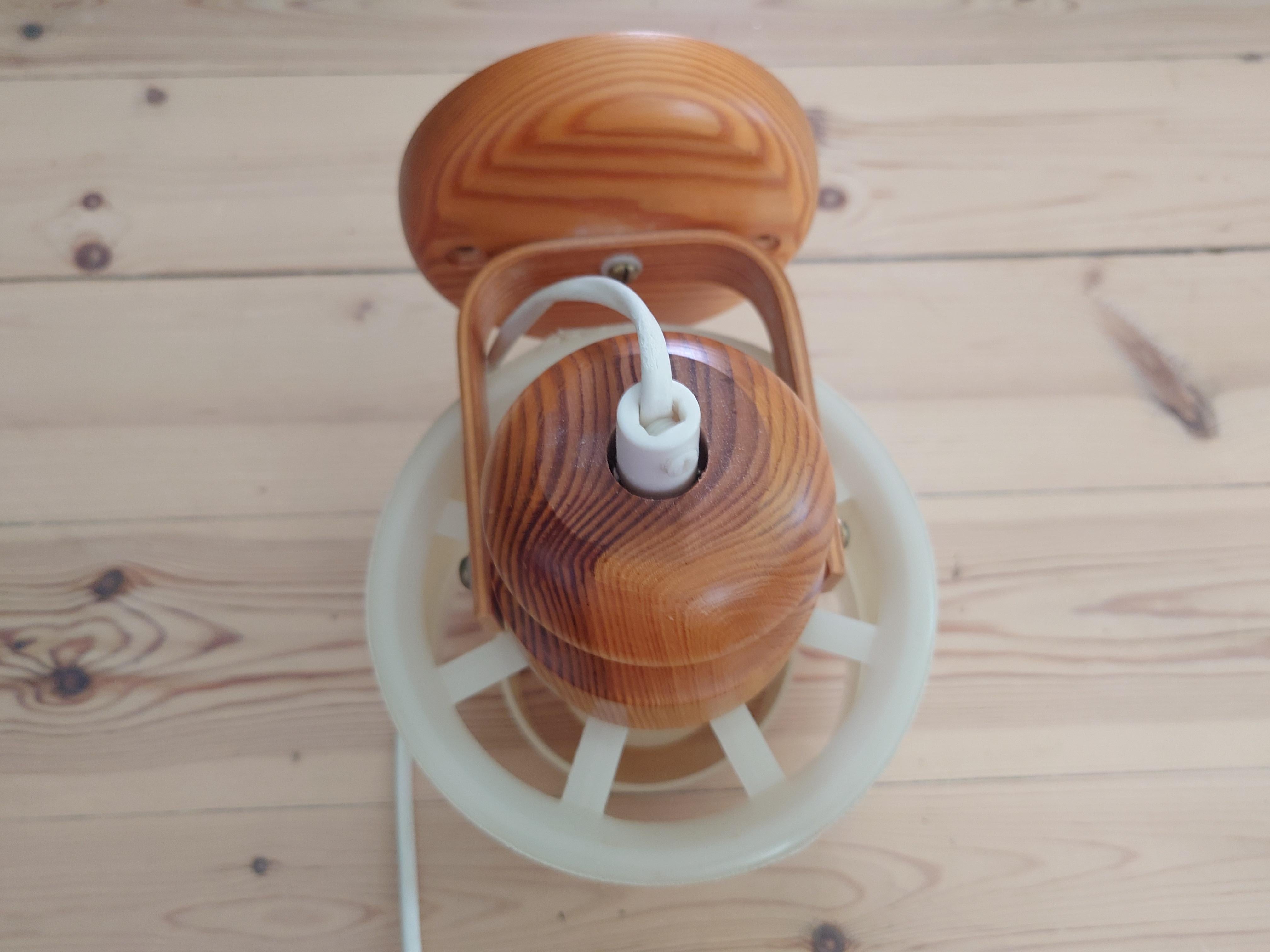 Un par de  Sueco moderno  lámparas de pared madera de pino by Markslöjd Suecia años 80 en venta 7