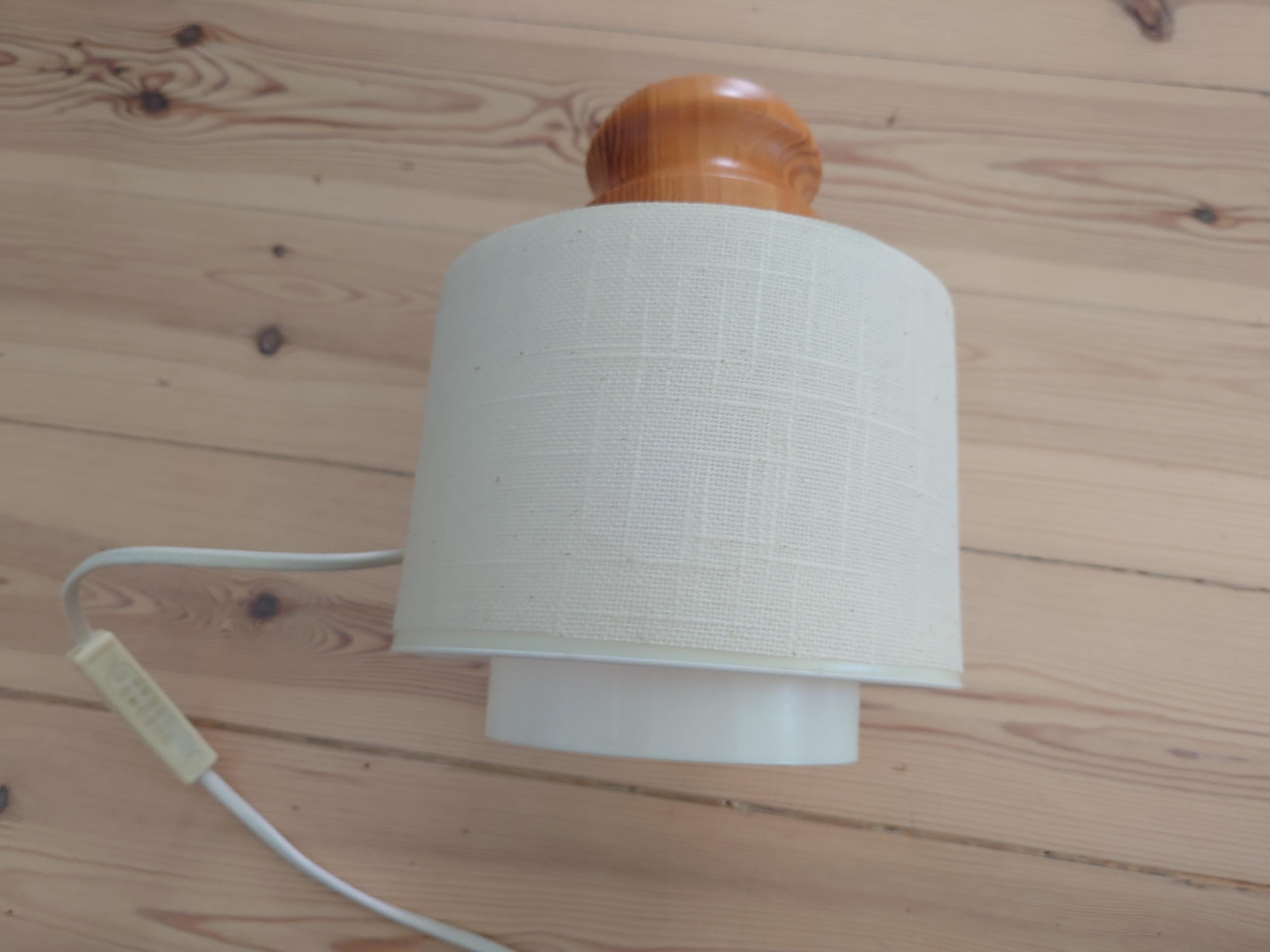 Un par de  Sueco moderno  lámparas de pared madera de pino by Markslöjd Suecia años 80 en venta 11