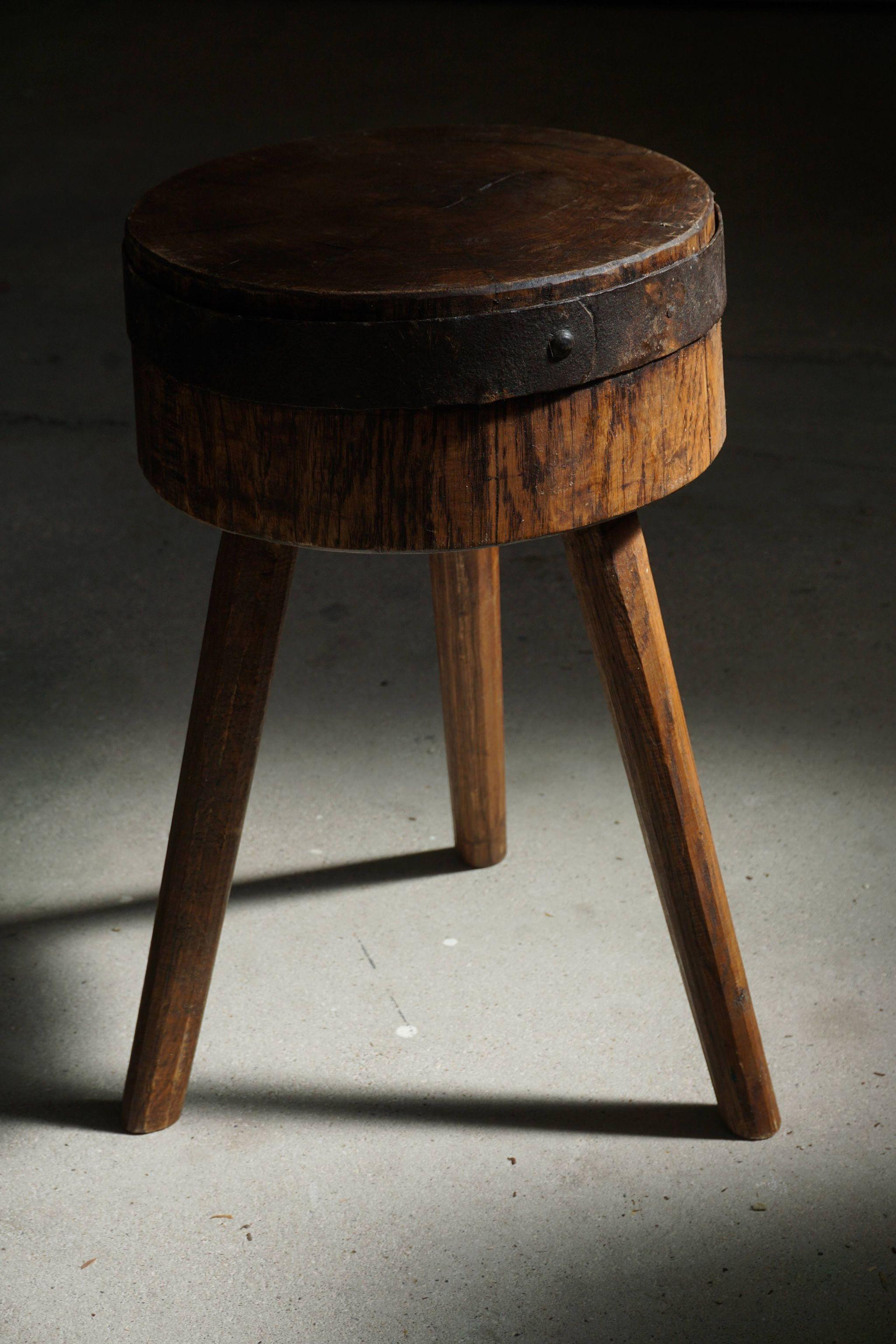 Pair of Swedish Rustic Stools in Solid Wood, Early 20th Century In Good Condition In Odense, DK