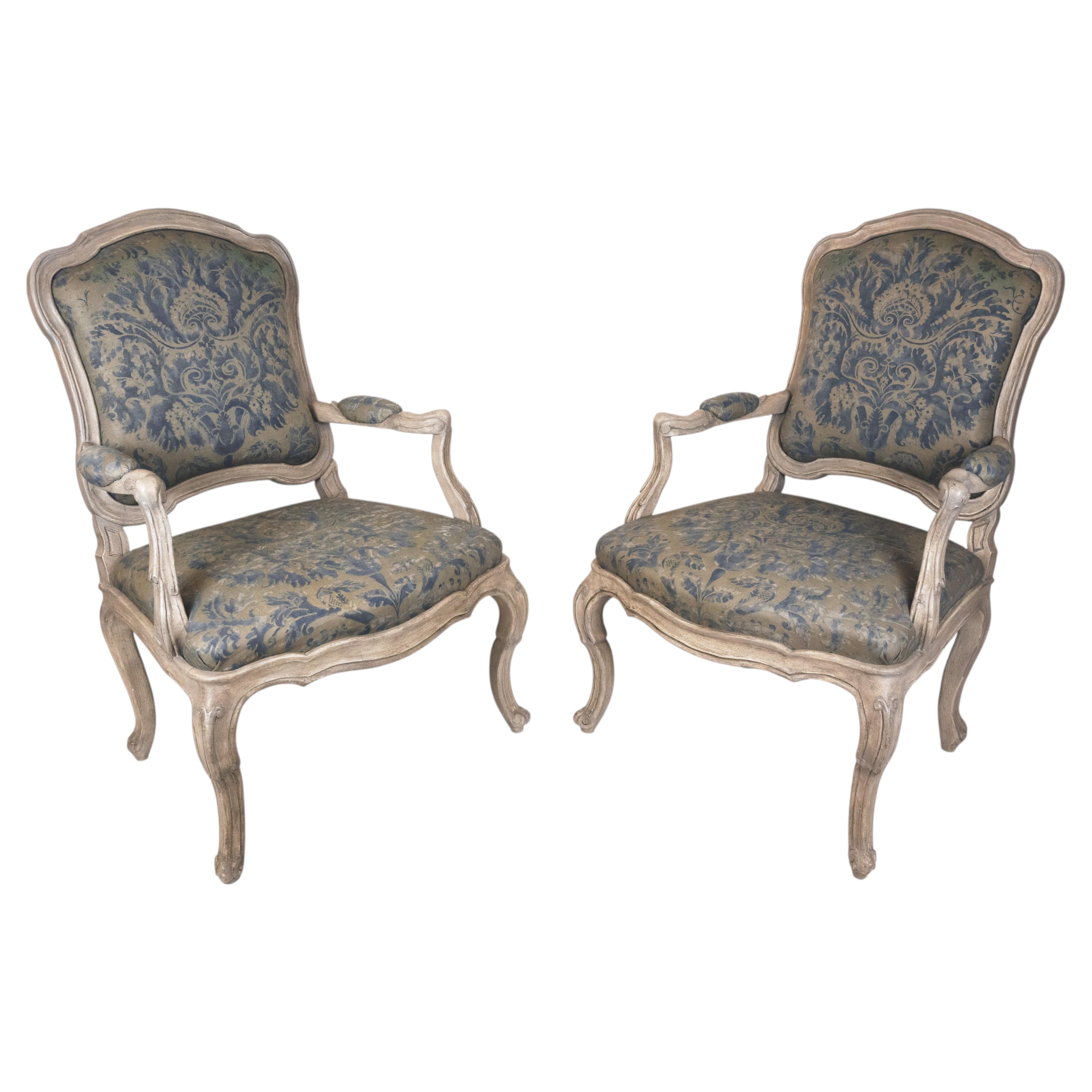 Paire de fauteuils ouverts rococo suédois en vente