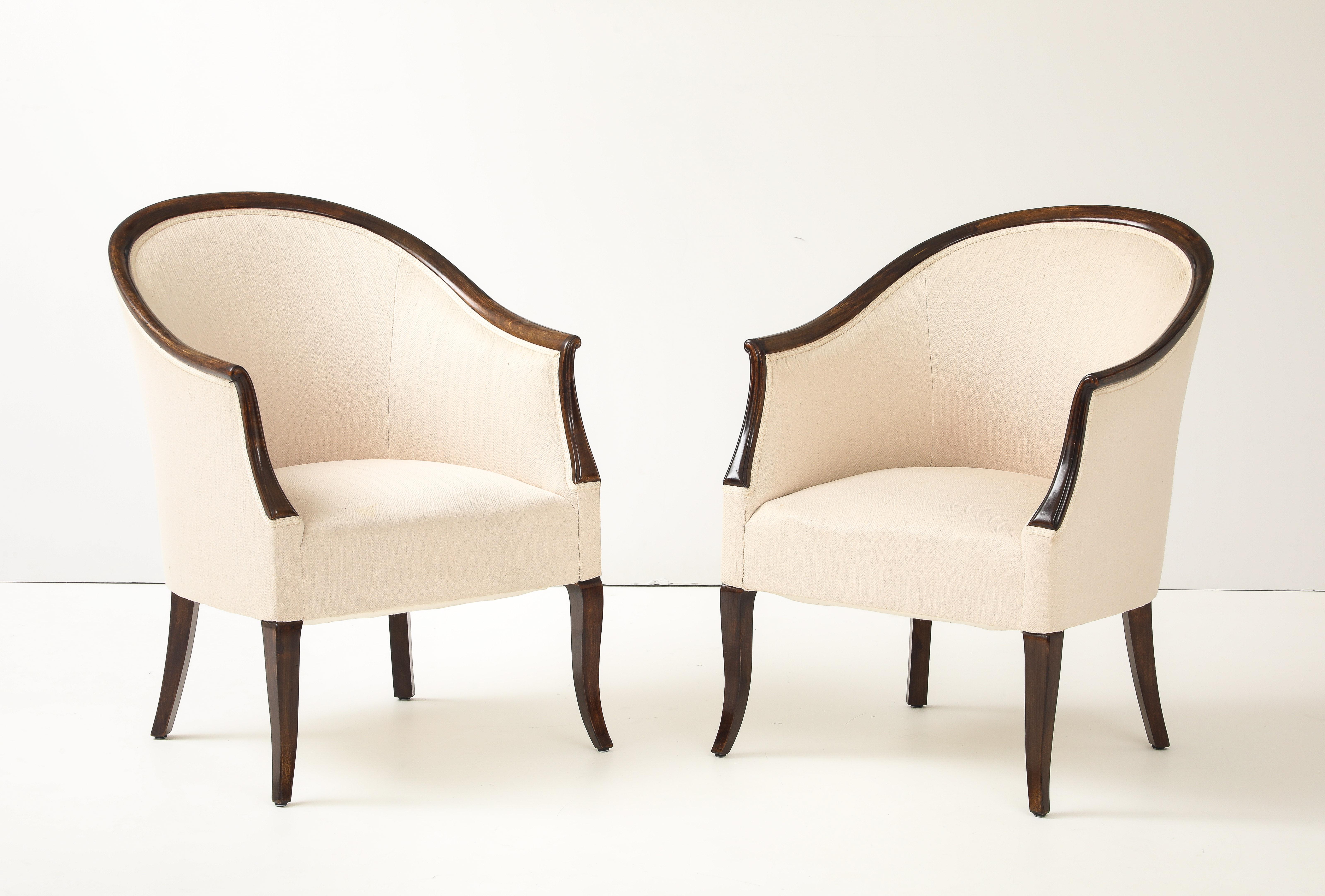 Paire de fauteuils suédois en bouleau teinté à dossier en tonneau, vers les années 1940 en vente 7