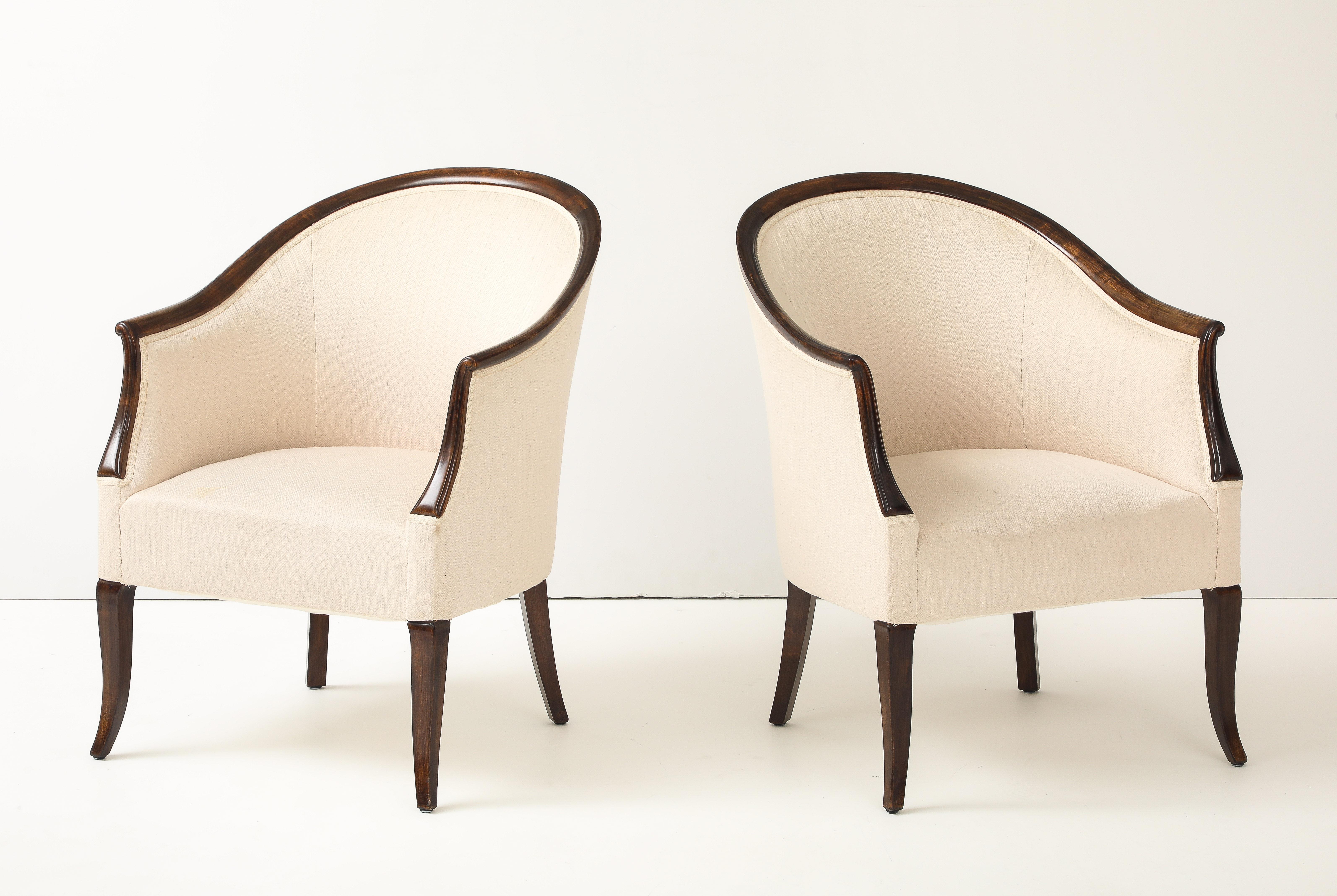 Paire de fauteuils suédois en bouleau teinté à dossier en tonneau, vers les années 1940 Bon état - En vente à New York, NY