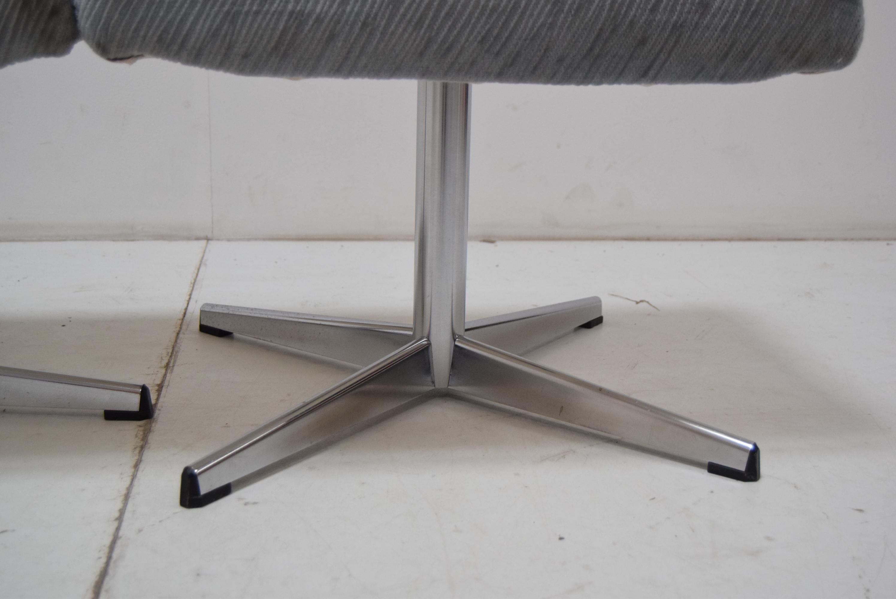Late 20th Century A pair of swivel stools, Tabourets or footstools, Czechoslovakia, 1970s. For Sale