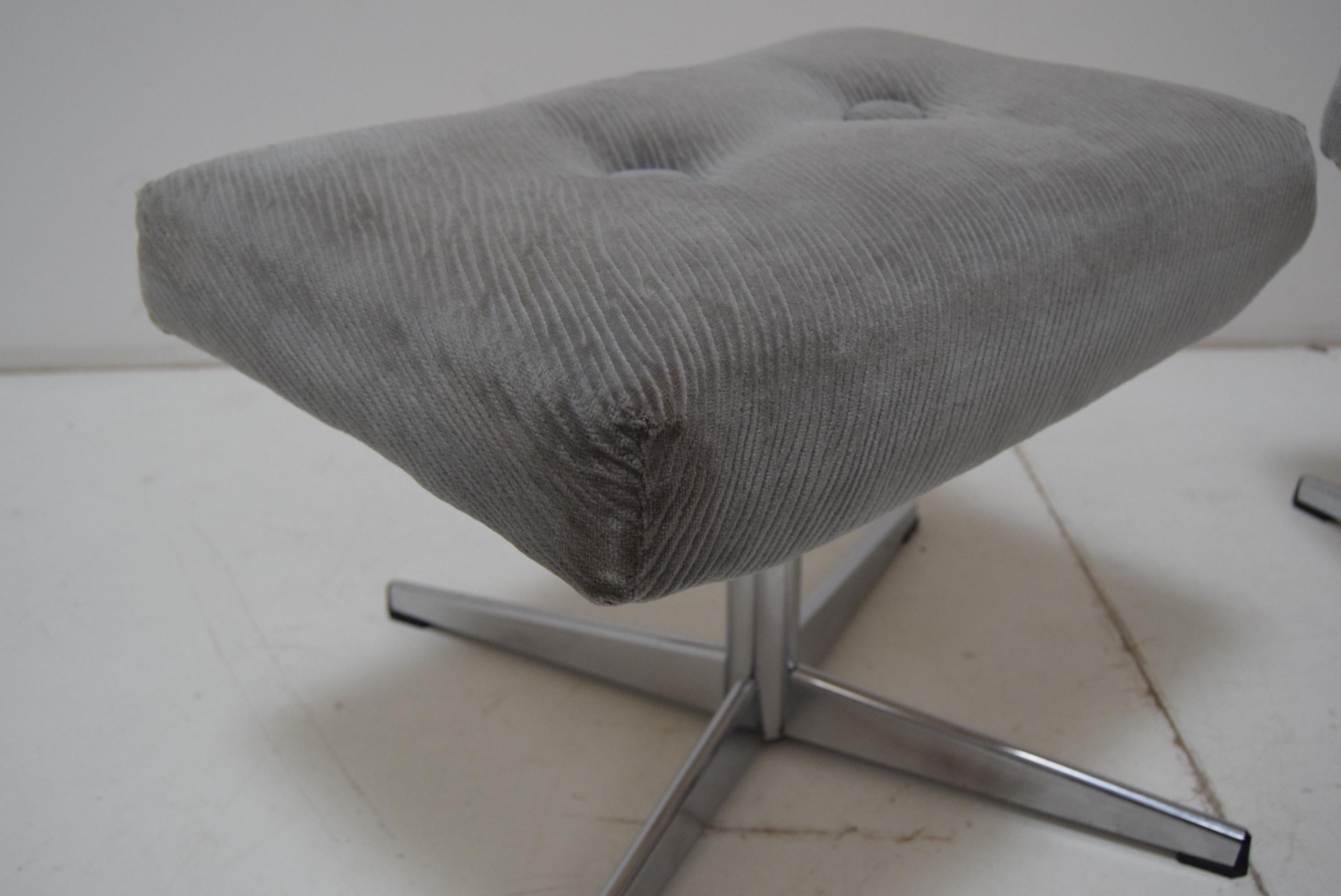 A pair of swivel stools, Tabourets or footstools, Czechoslovakia, 1970s. For Sale 2