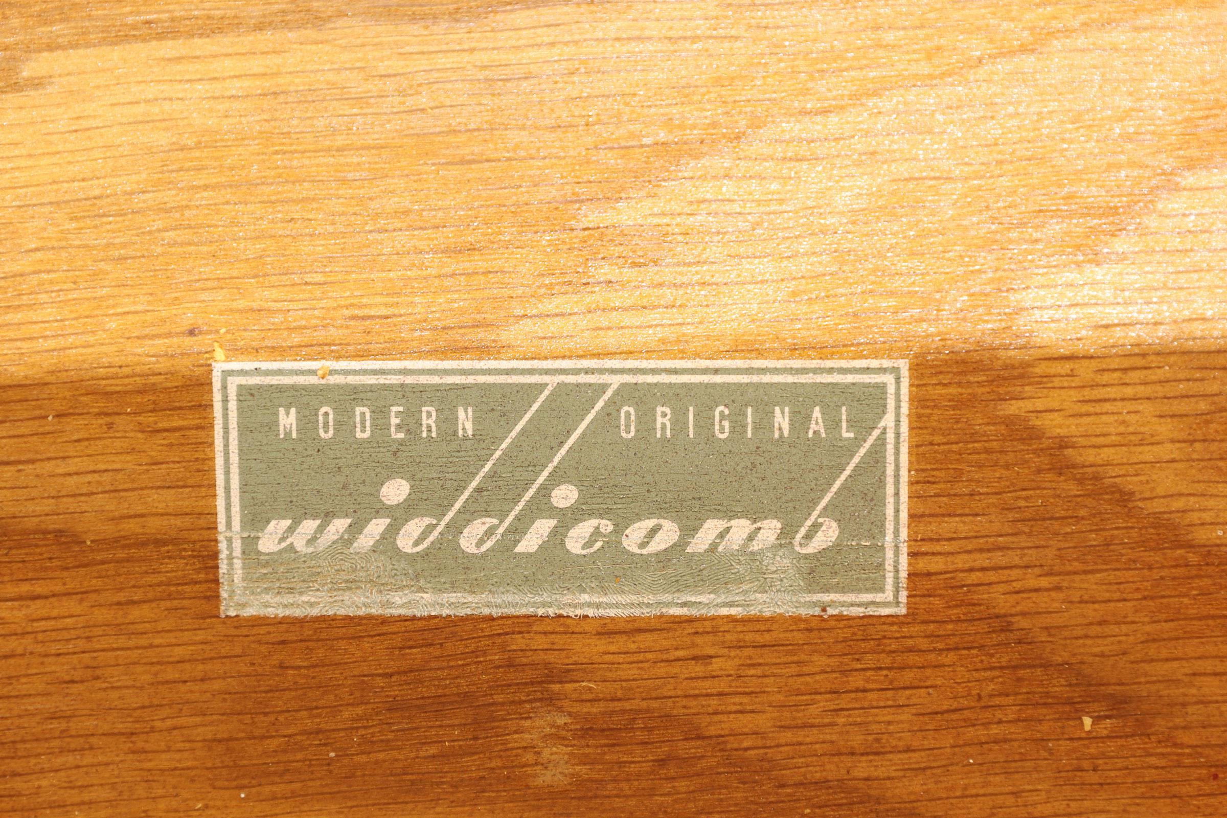 Ein Paar Kommoden aus schwarzem Lack und Messing von T. H. Robsjohn Gibbings für Widdicomb im Angebot 2