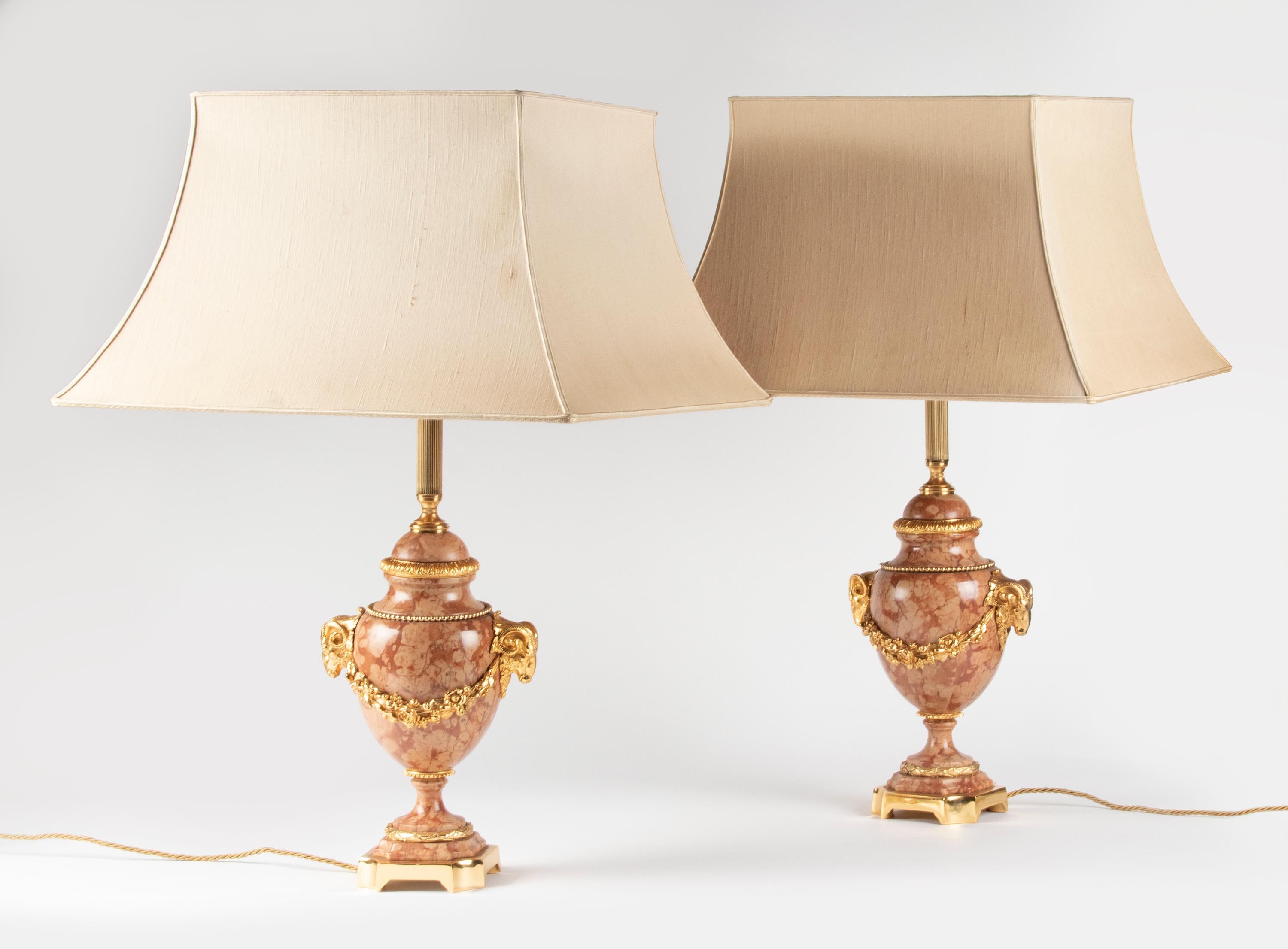 Two beautiful large lamps by the Italian brand Giulia Mangani. The lamps are made of metal, covered with faux Marble and gold-coloured ornaments. Inspired by a design from the French Louis XVI period. The lamps are fitted with large square caps. The
