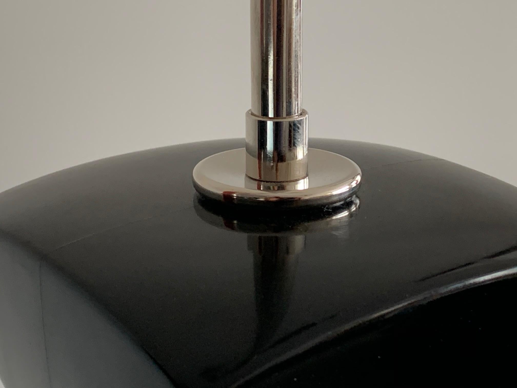 Paire de lampes de table de Heifetz en laque noire en vente 6