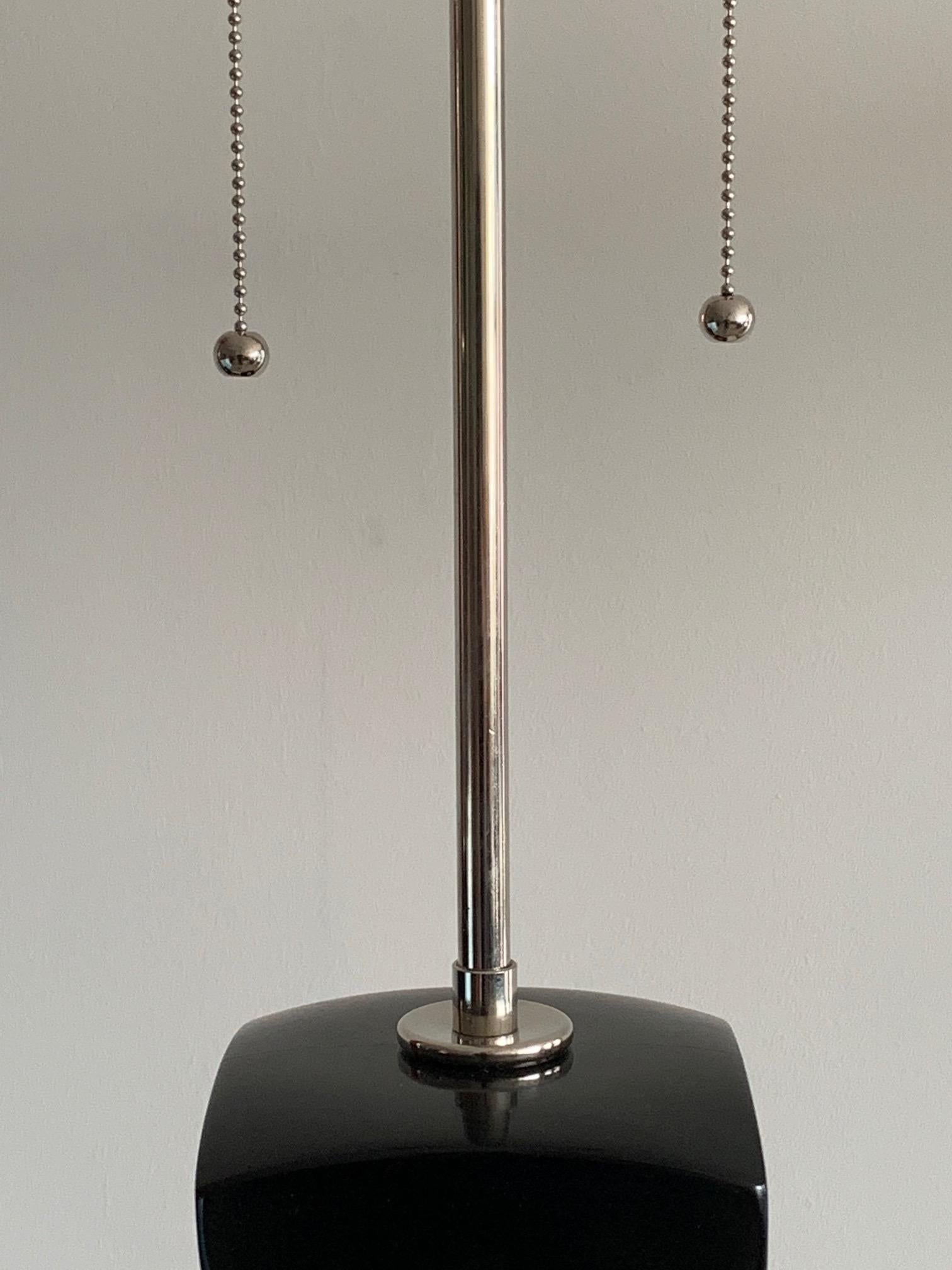 Paire de lampes de table de Heifetz en laque noire en vente 7