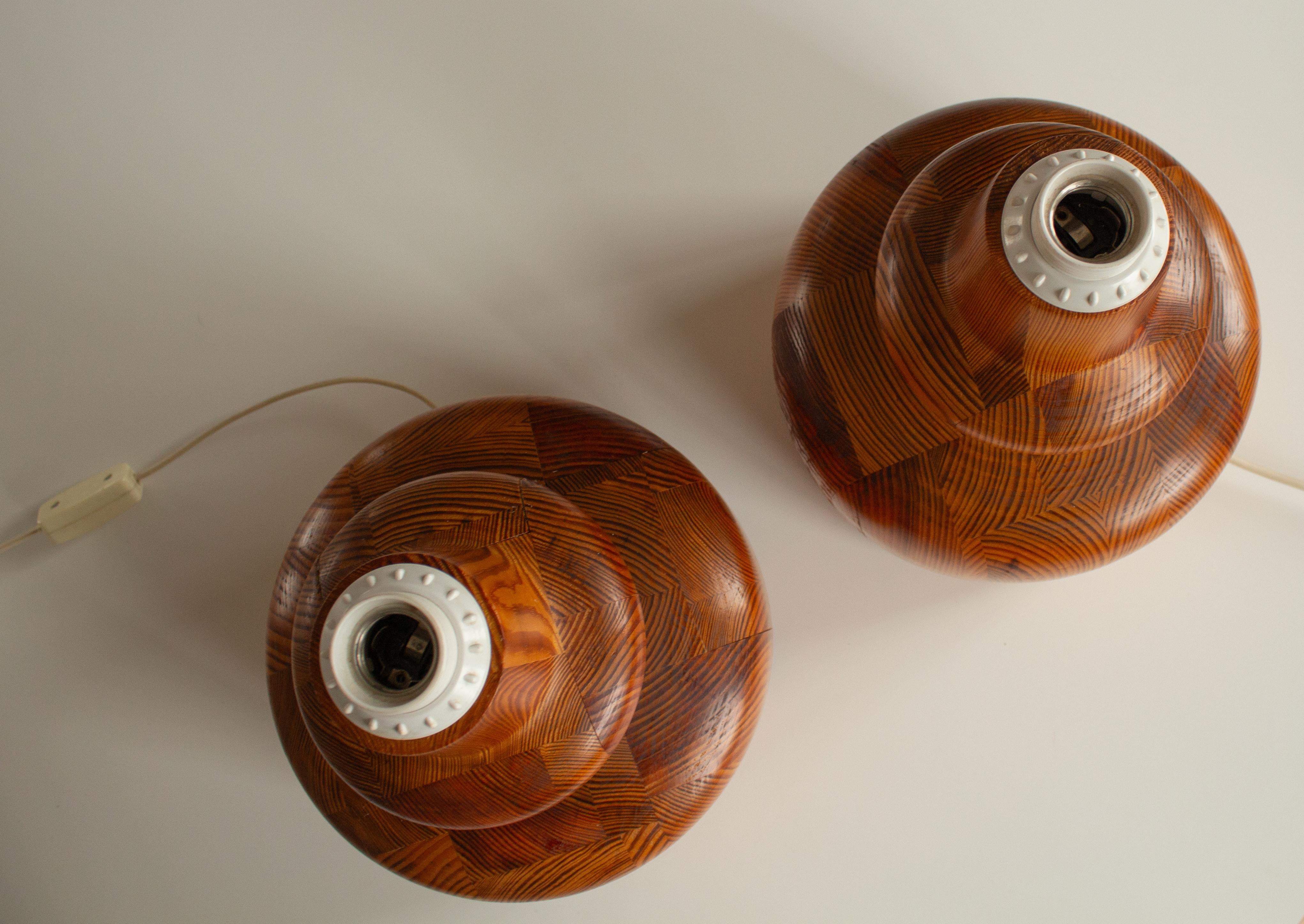 A Pair of Table Lamps in Solid Pine from Sweden, 1970s In Good Condition For Sale In Stockholm, SE