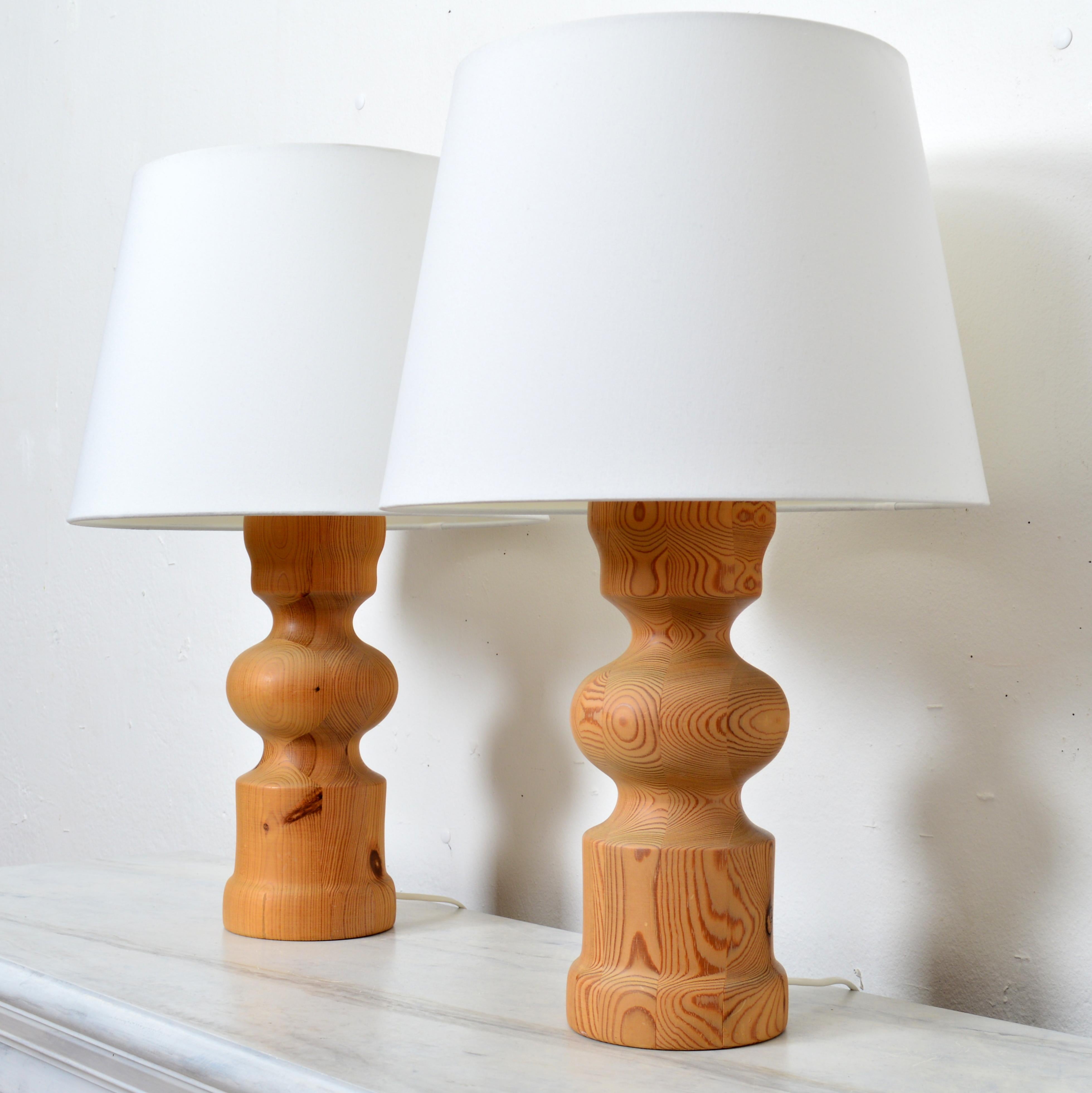A Pair of Table Lamps, Turned Solid Pine, Tranås Stilarmatur Sweden, 1970s In Good Condition For Sale In Stockholm, SE