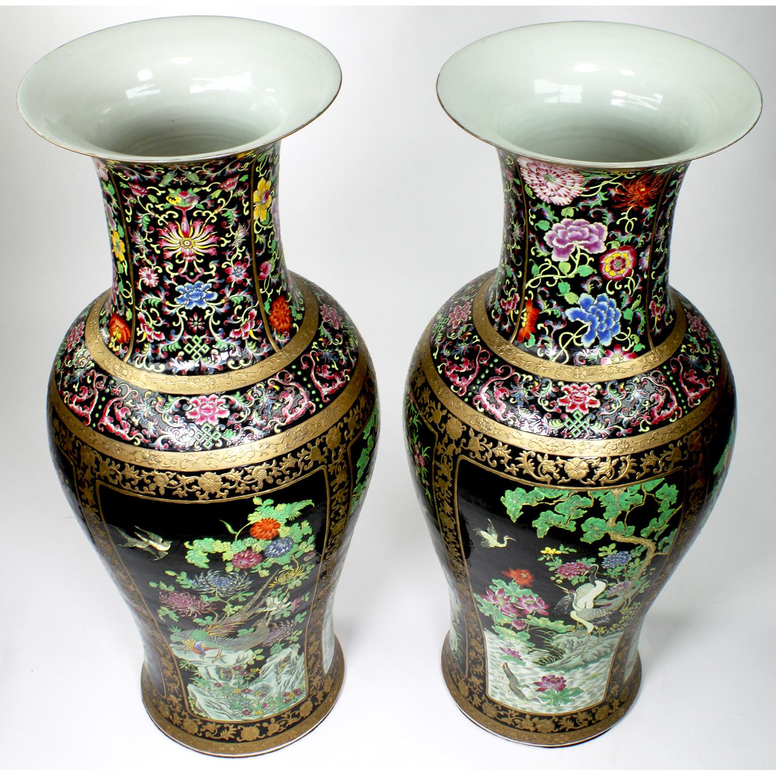 Paire de grands vases figuratifs en porcelaine d'exportation chinoise avec oiseaux et fleurs en vente 7