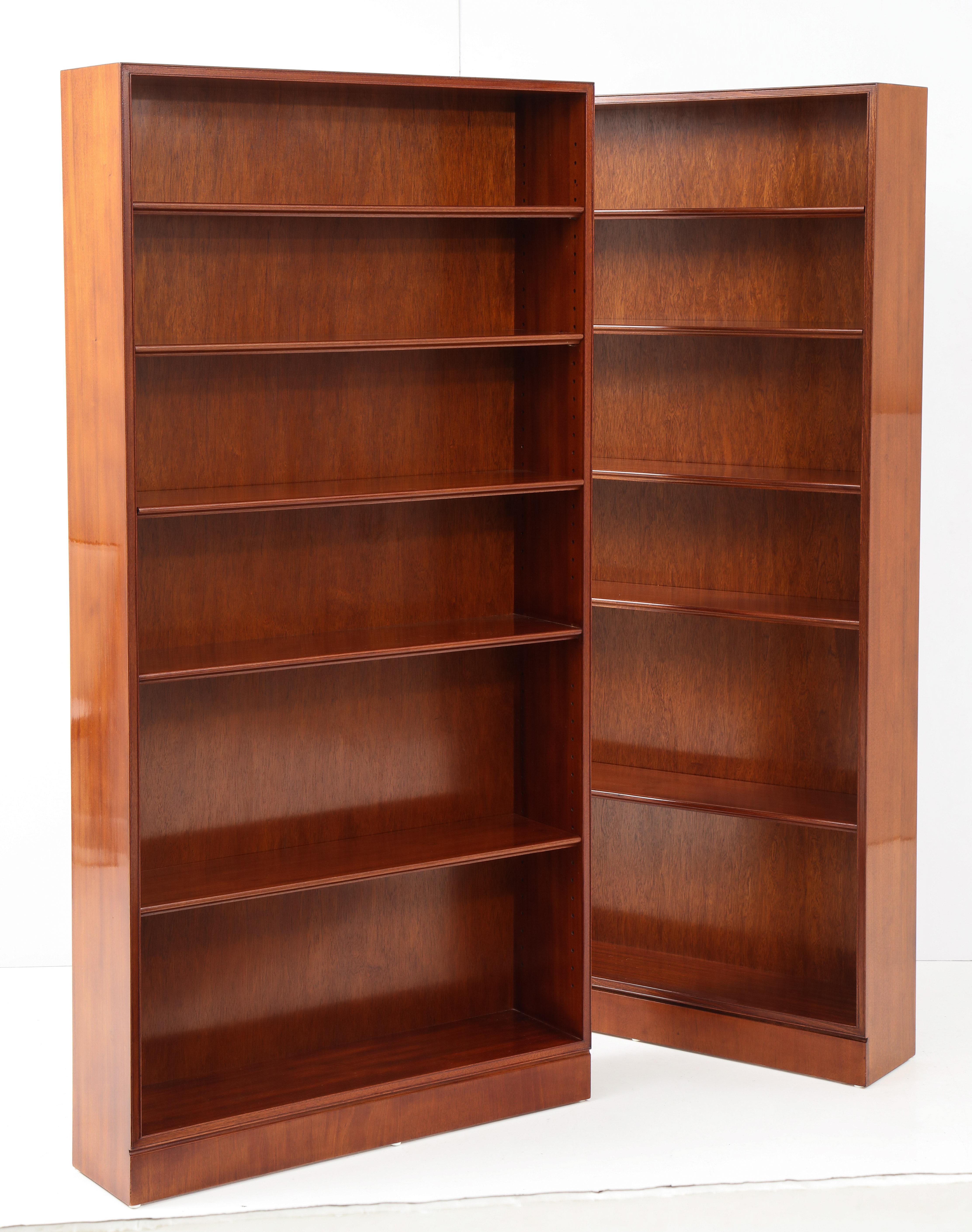 Pair of Tall Frits Henningsen Bookcases, circa 1940 In Good Condition In New York, NY
