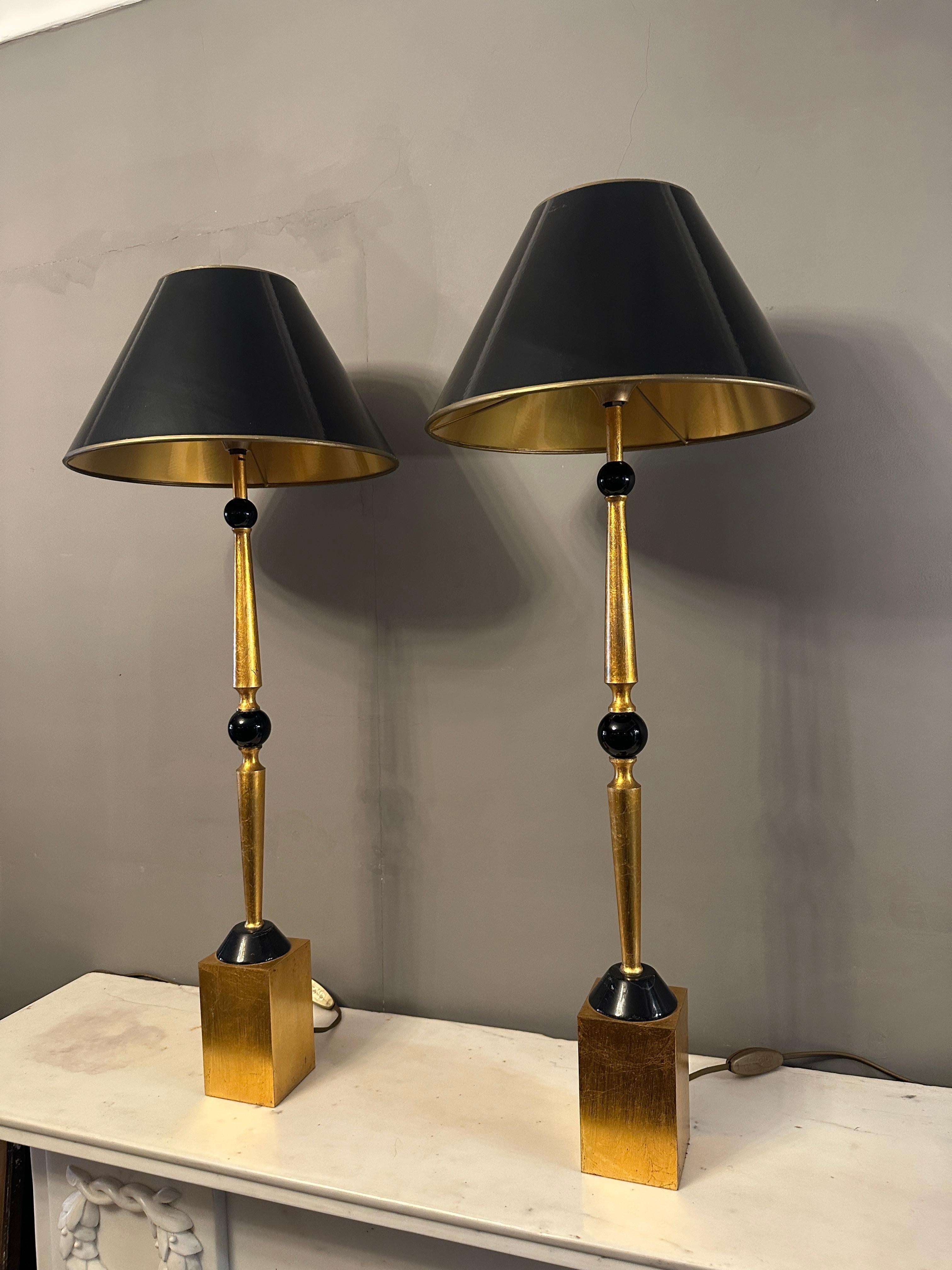 Paire de grandes lampes de table italiennes en laiton doré Bon état - En vente à London, GB