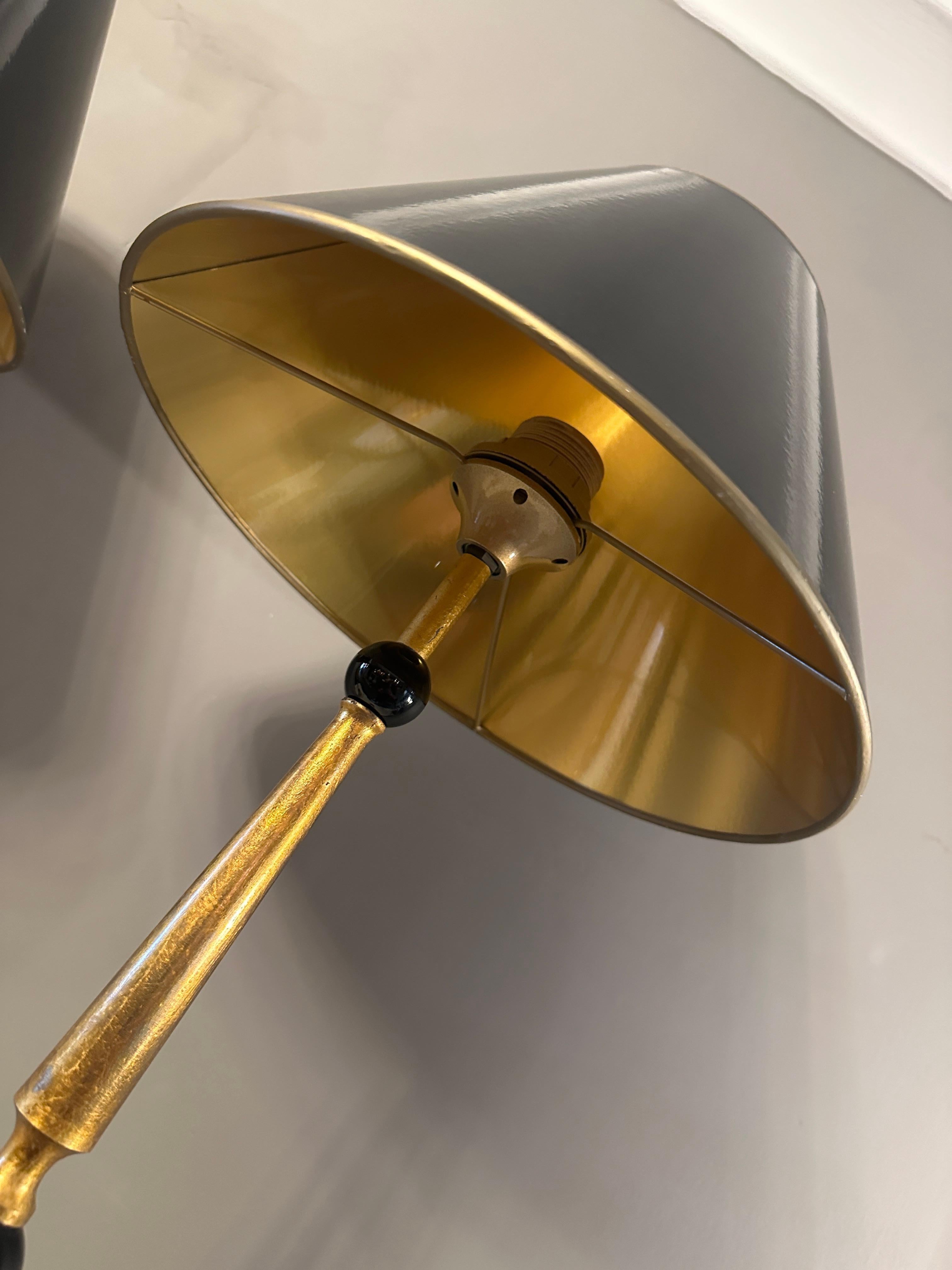 20ième siècle Paire de grandes lampes de table italiennes en laiton doré en vente