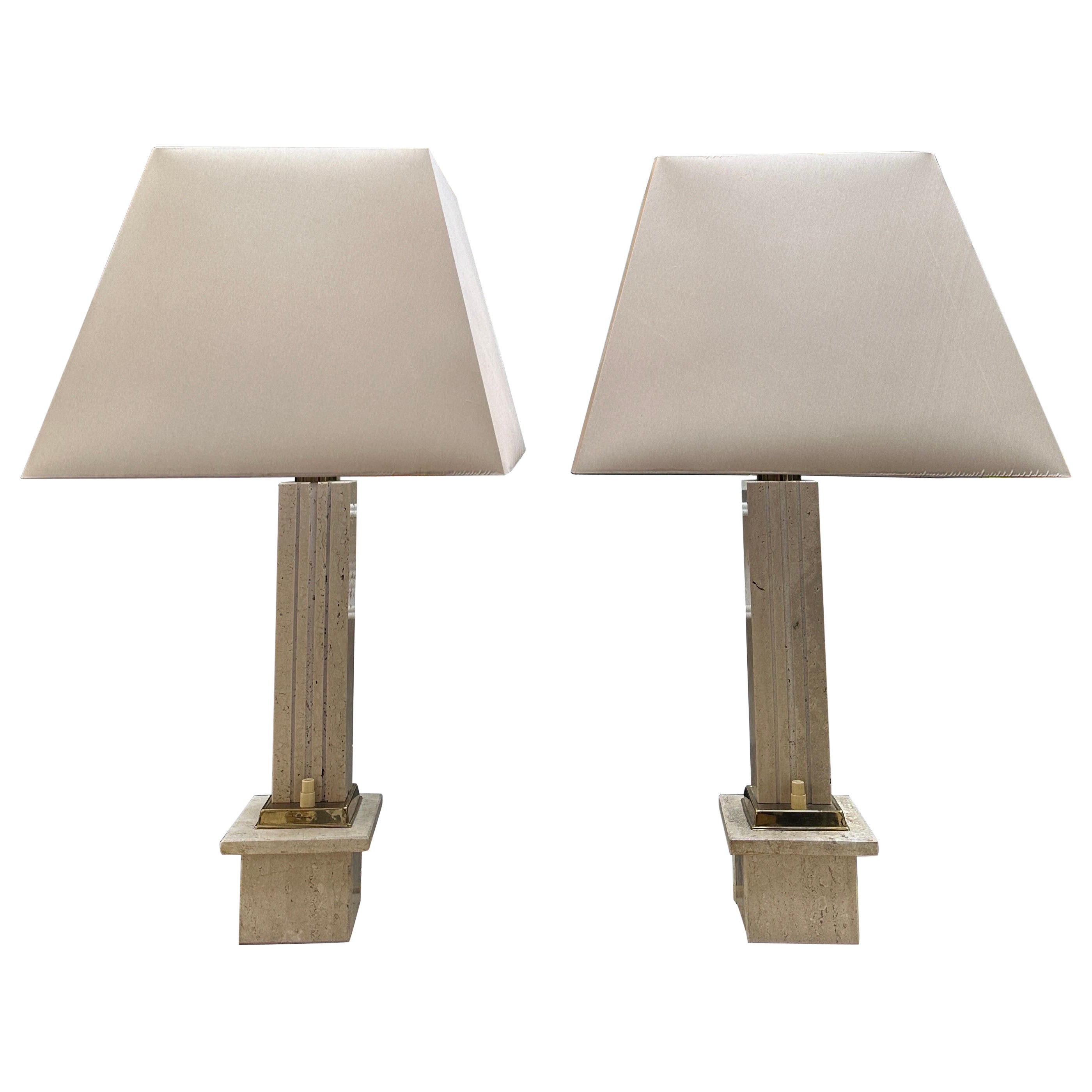 Paire de grandes lampes de table italiennes en travertin et laiton