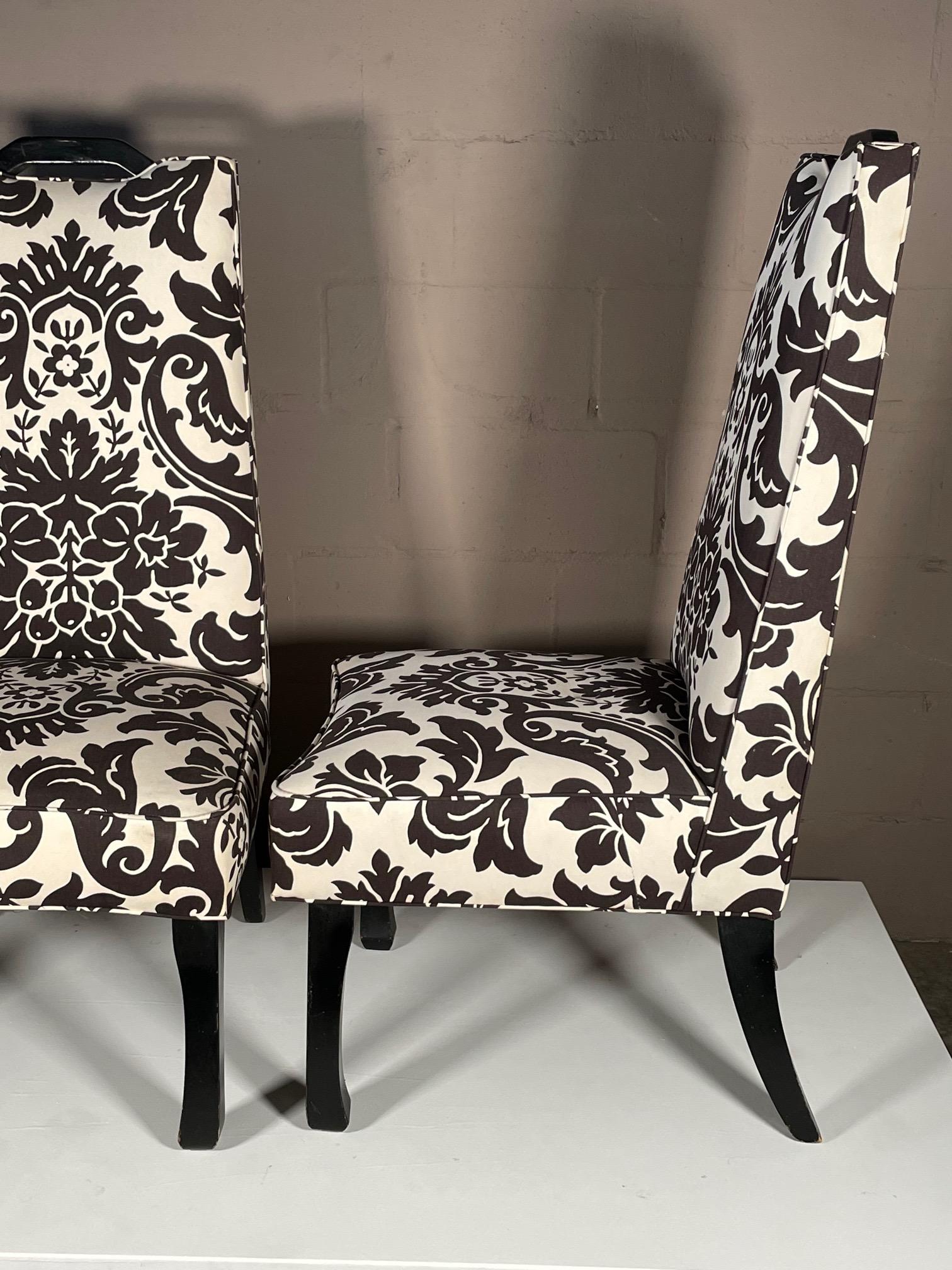 Milieu du XXe siècle Paire de chaises hautes rembourrées en vente