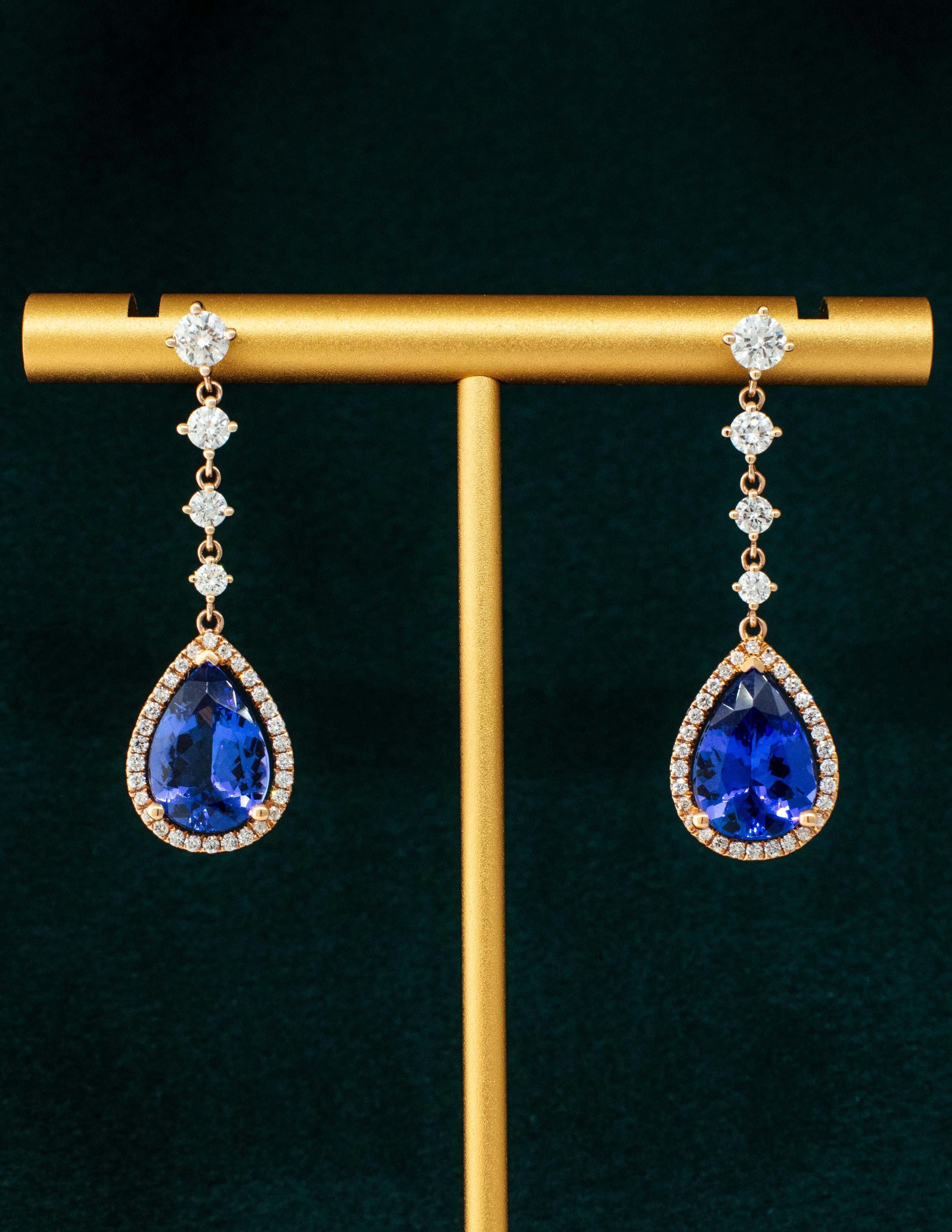 Un paio di orecchini a goccia con tanzanite e diamanti in oro rosa 14k In condizioni Nuovo in vendita a Boone, NC
