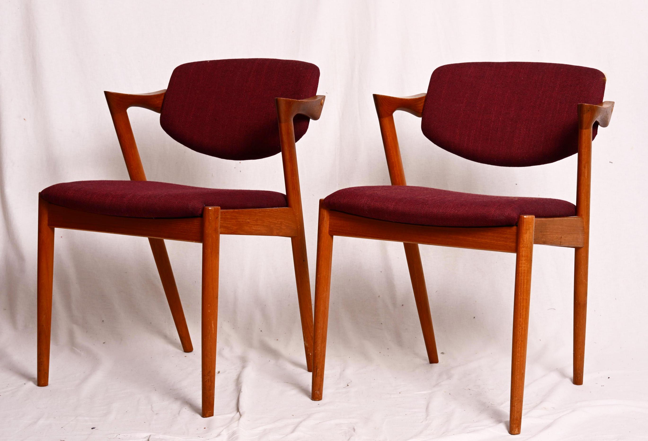 Pareja de sillas de comedor de teca de Kai Kristiansen Modelo 42 Danés en venta