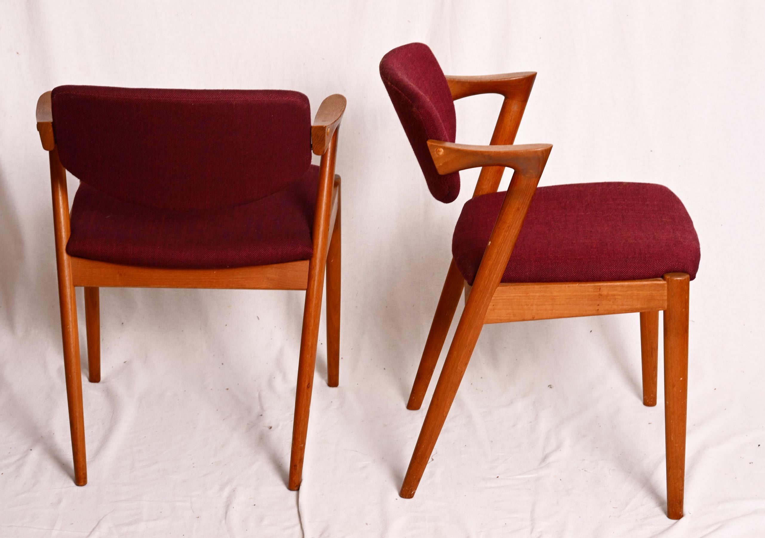 Pareja de sillas de comedor de teca de Kai Kristiansen Modelo 42 en venta 2