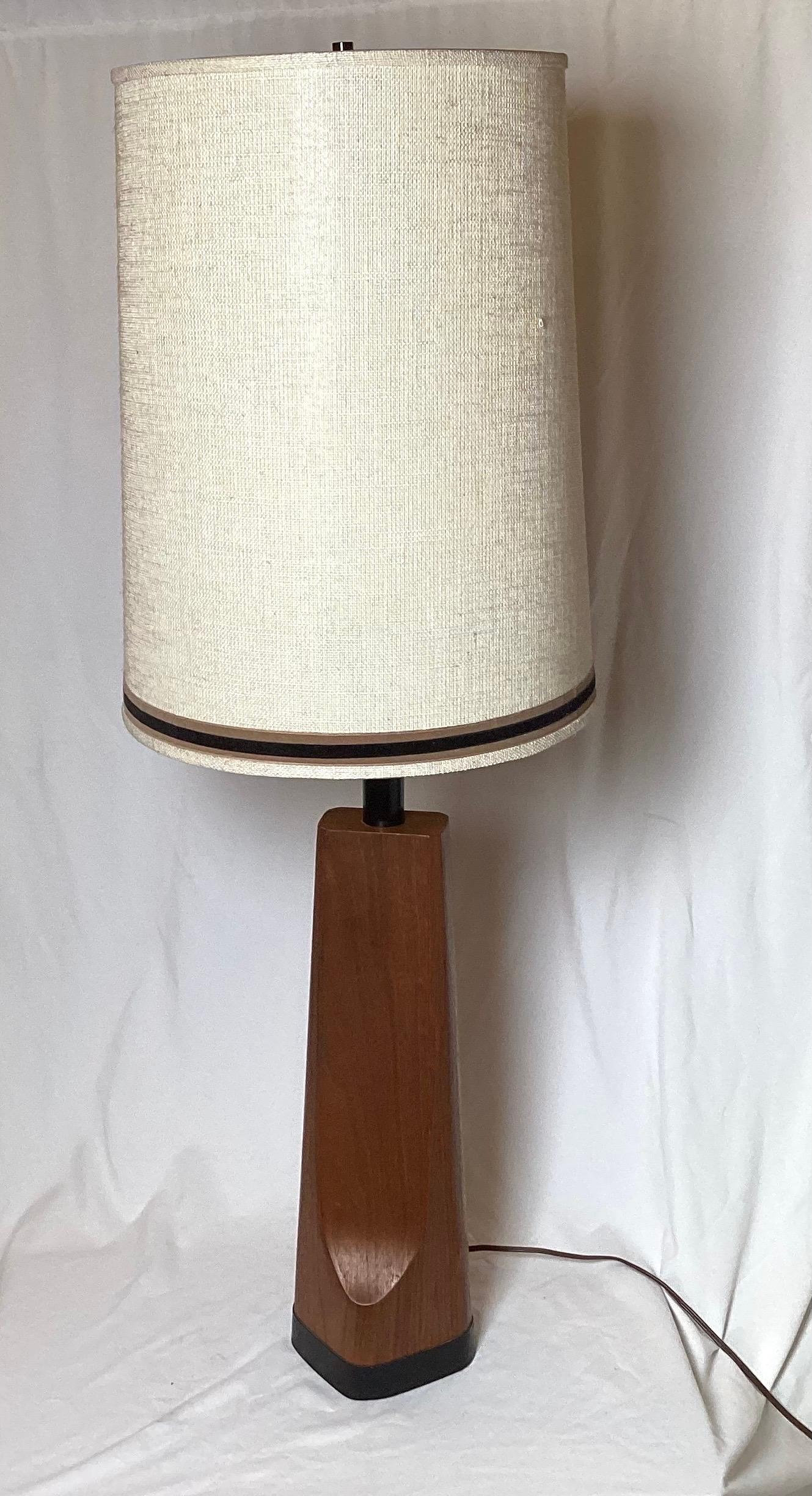 Mid-Century Modern Paire de lampes en stratifié teck de Richard Barr pour Paul McCobb en vente
