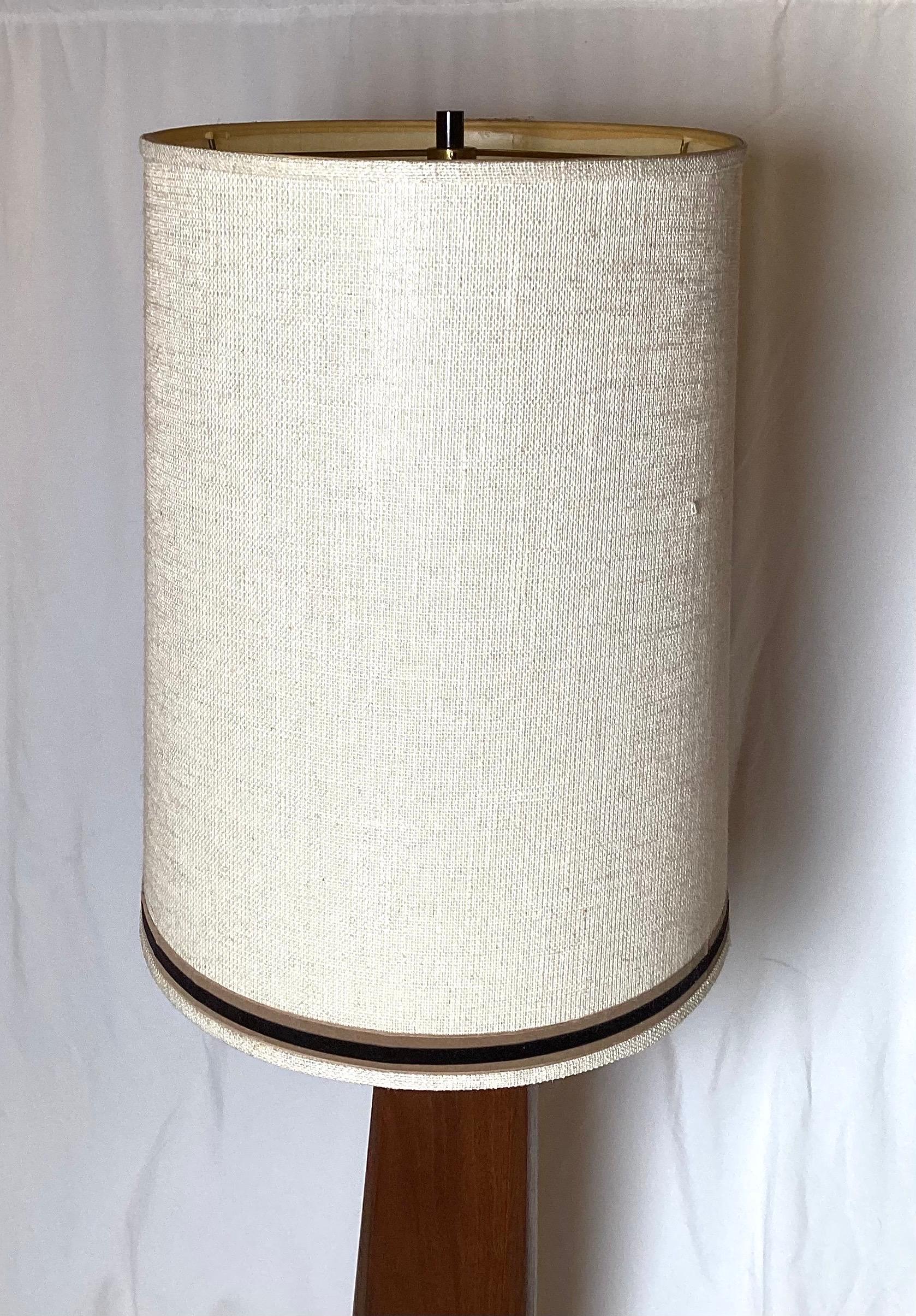 Paire de lampes en stratifié teck de Richard Barr pour Paul McCobb Bon état - En vente à Lambertville, NJ