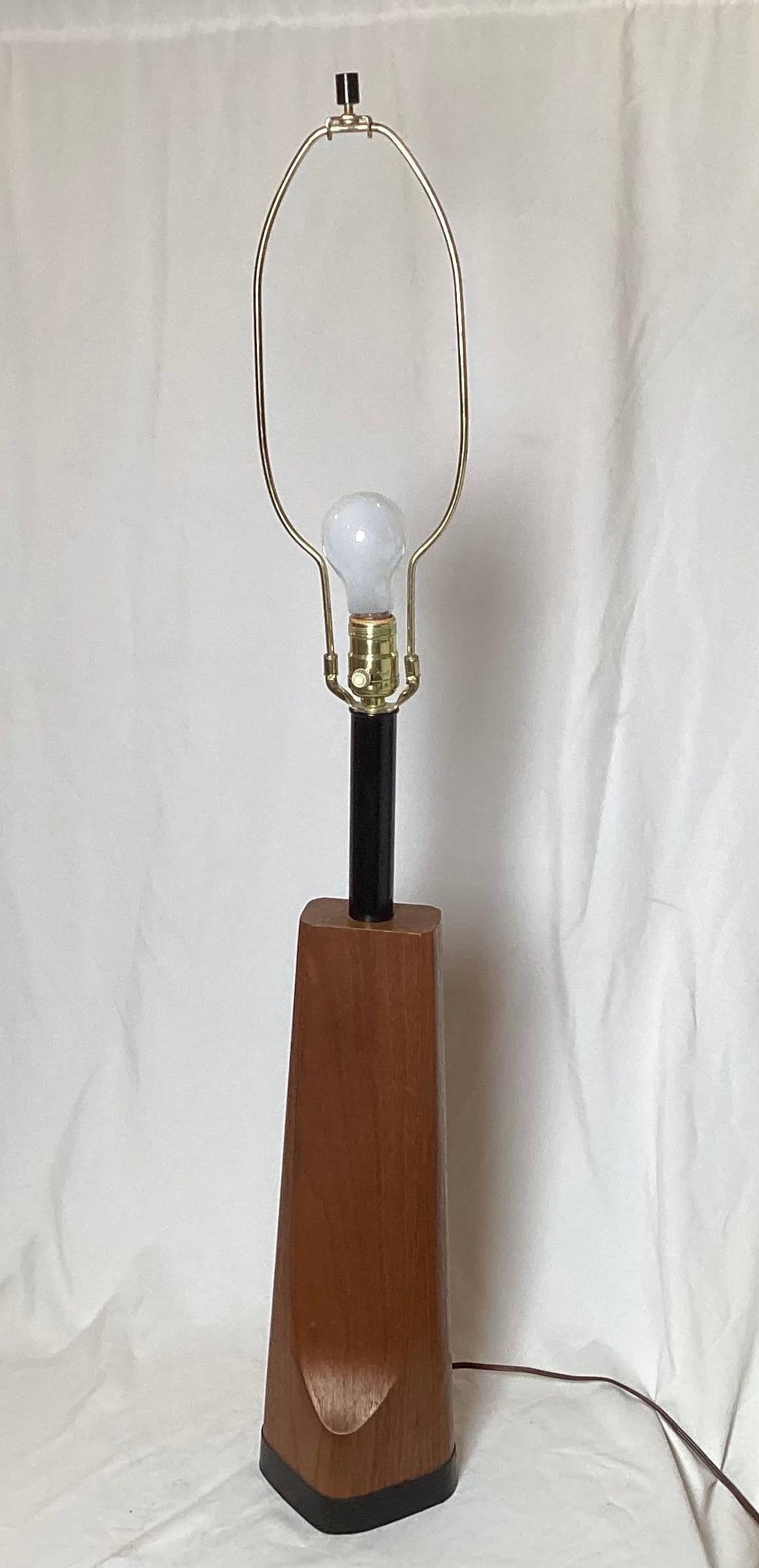 Milieu du XXe siècle Paire de lampes en stratifié teck de Richard Barr pour Paul McCobb en vente