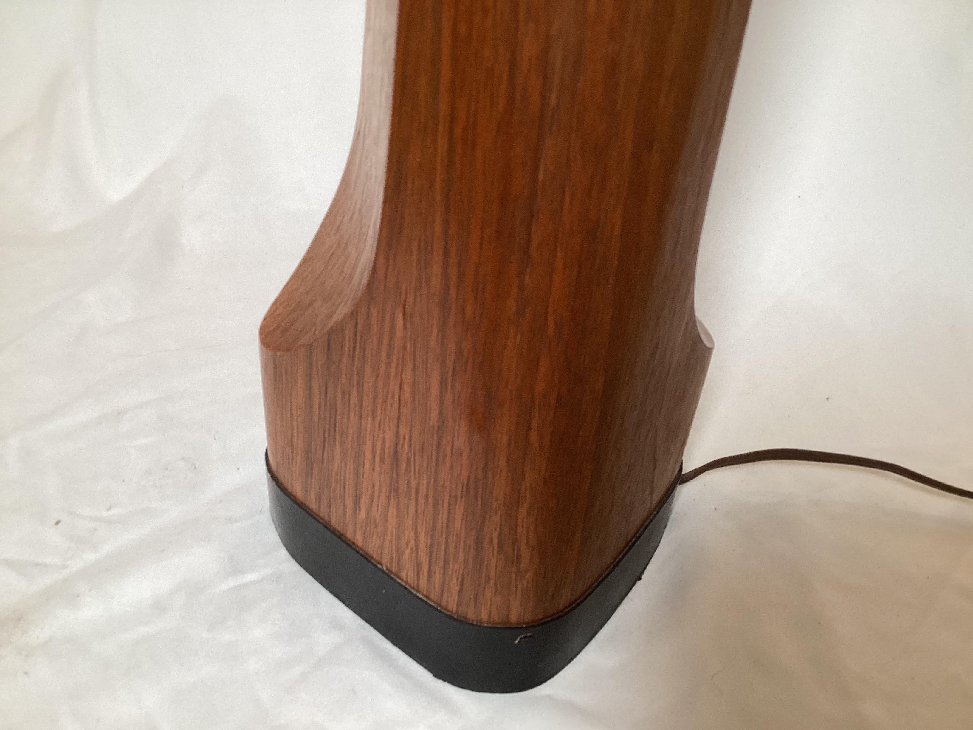Paire de lampes en stratifié teck de Richard Barr pour Paul McCobb en vente 1