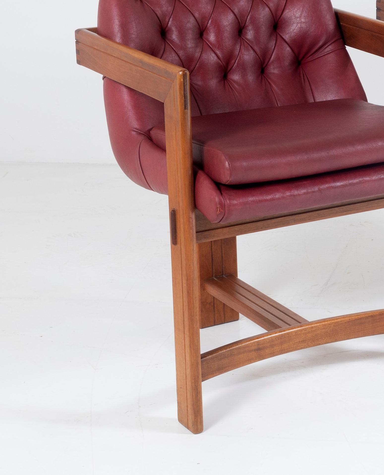 Chesterfield Pair of Teak Leather Library Study Desk Chairs in the Manner of Tobia Scarpa For Sale