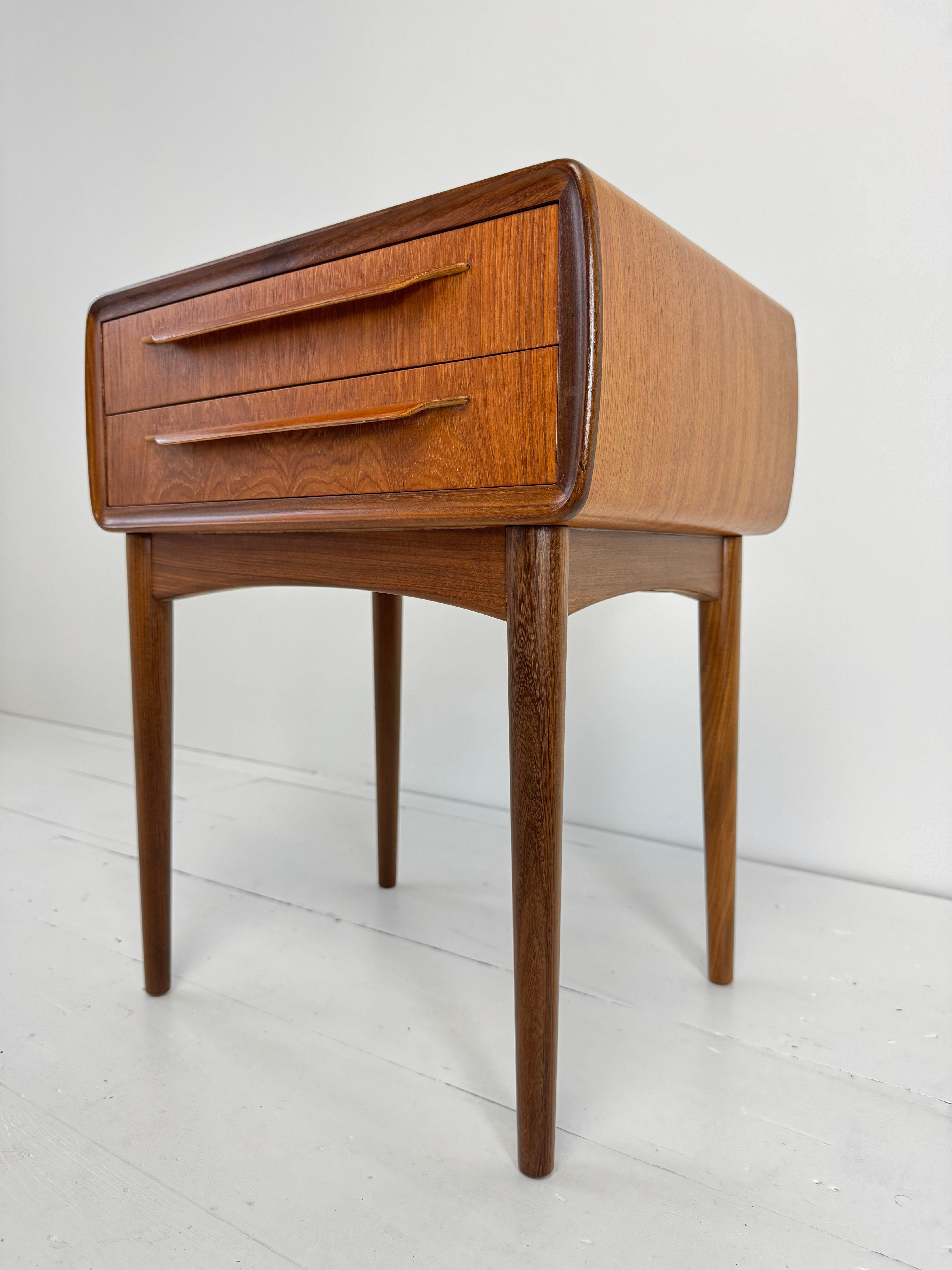 A Pair of Teak Night Stands by Johaness Andersen c.1960's For Sale 1