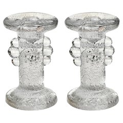 Ein Paar Kerzenhalter aus strukturiertem Kristall, von Staffan Gellerstedt für Pukeberg