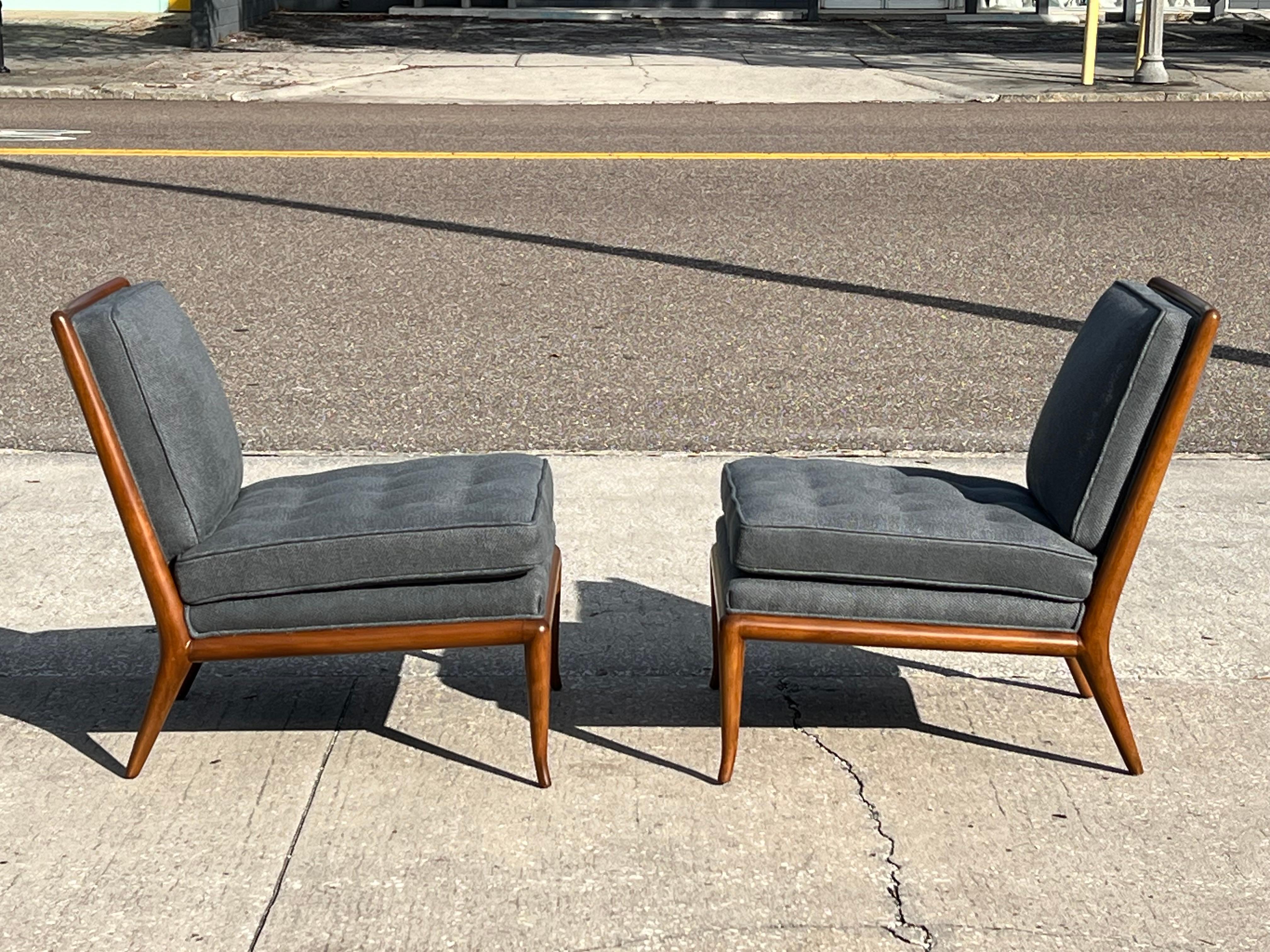A Pair of T.H. Robsjohn-Gibbings Classic Slipper Chairs In Good Condition In St.Petersburg, FL