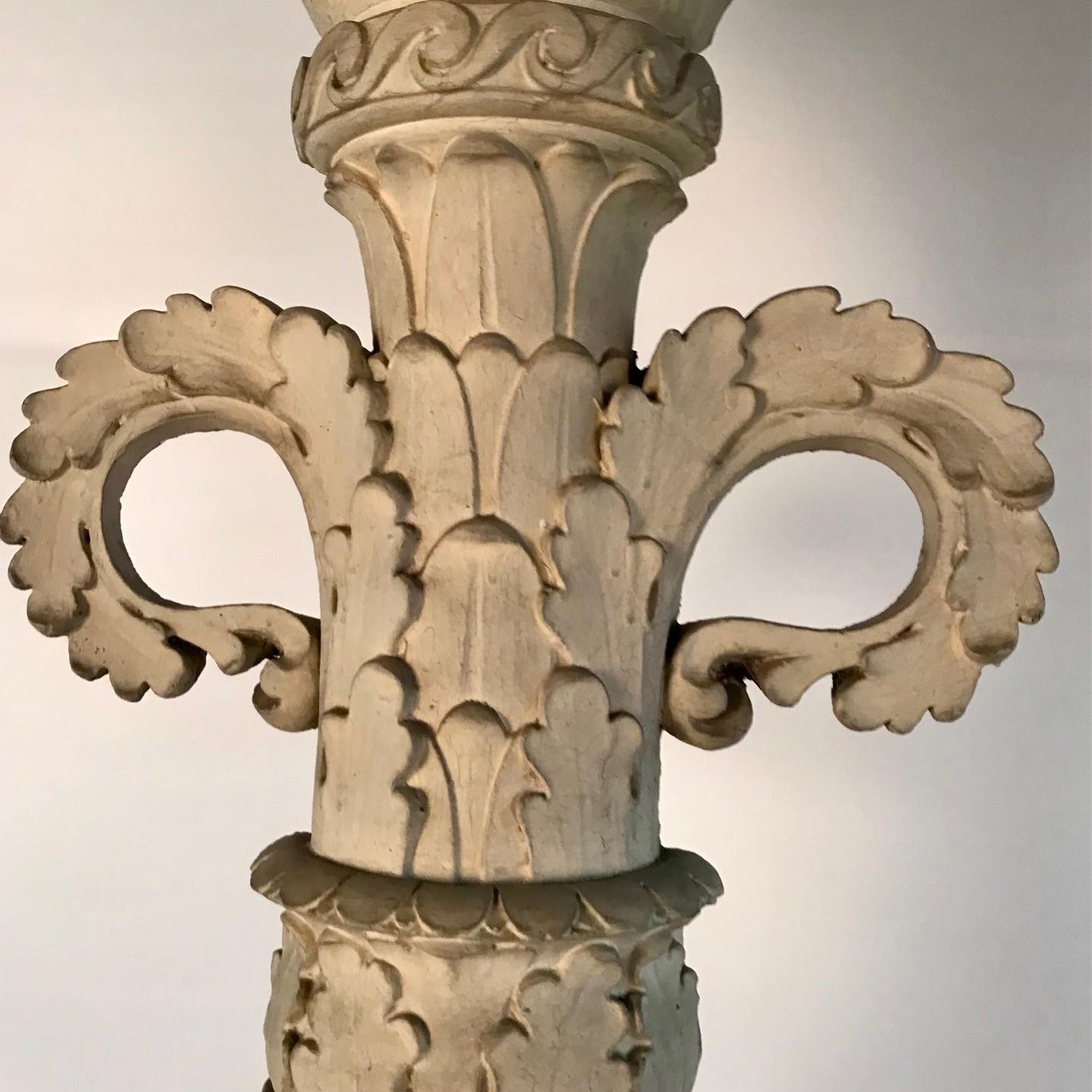 A  Paar theatralische geschnitzte Pilaster  Fantasievoll geformt und handgefertigt (Kanadisch) im Angebot