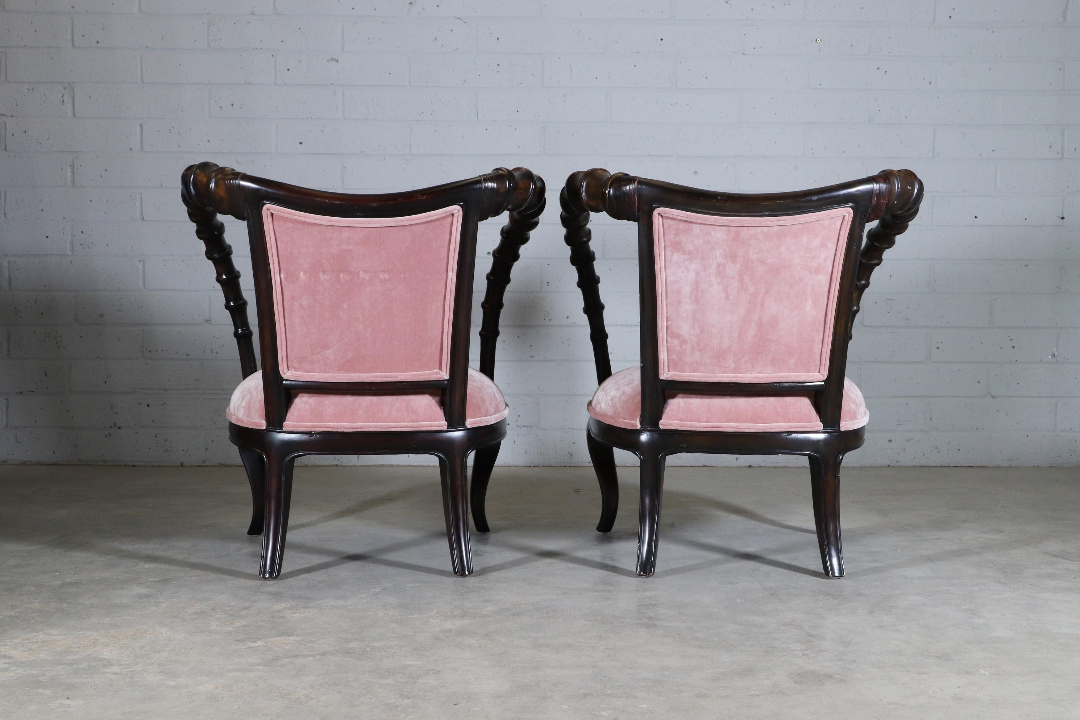 American A pair of Thomasville 'Ernest Hemingway' carved alder armchairs For Sale