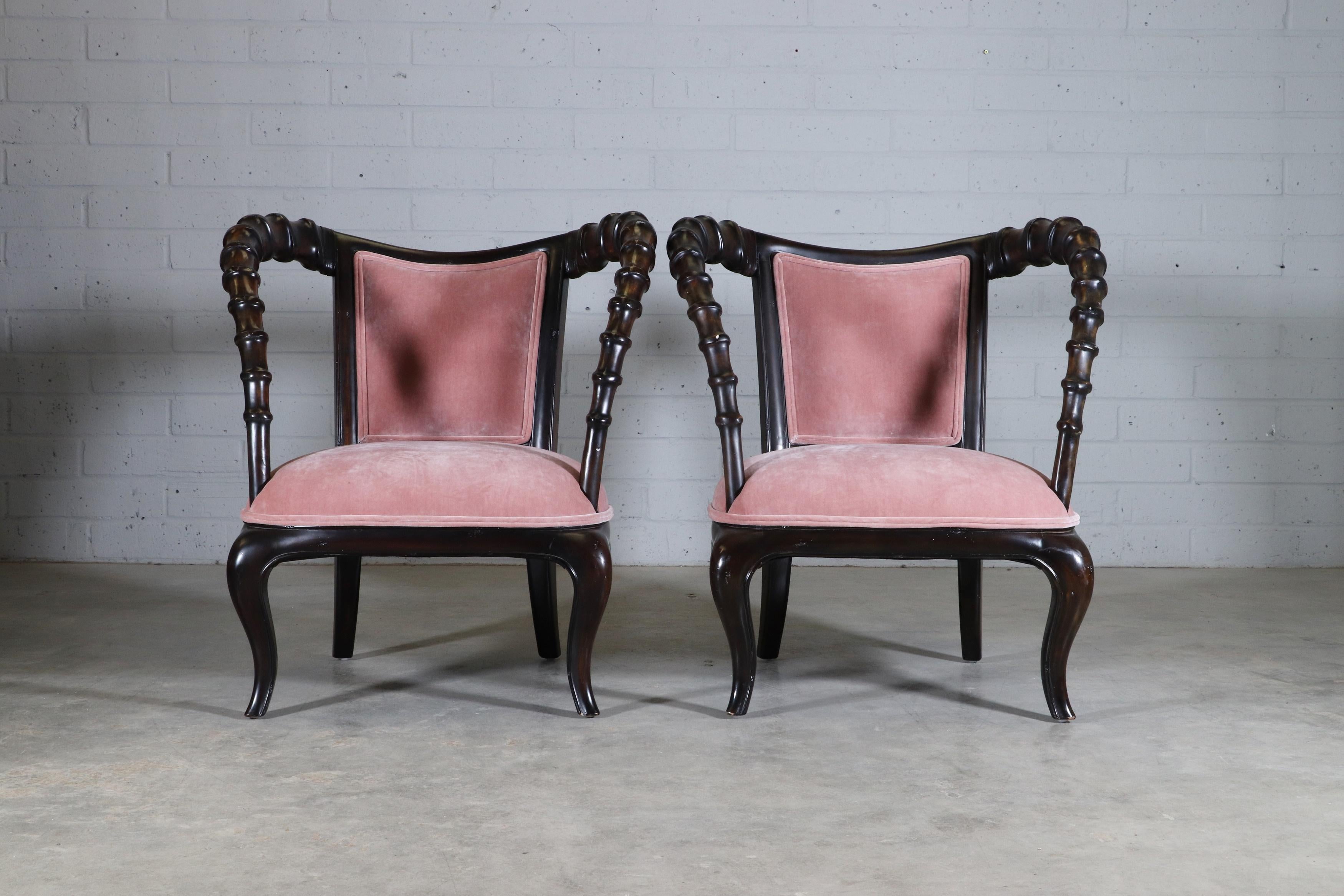 Ebonized A pair of Thomasville 'Ernest Hemingway' carved alder armchairs For Sale