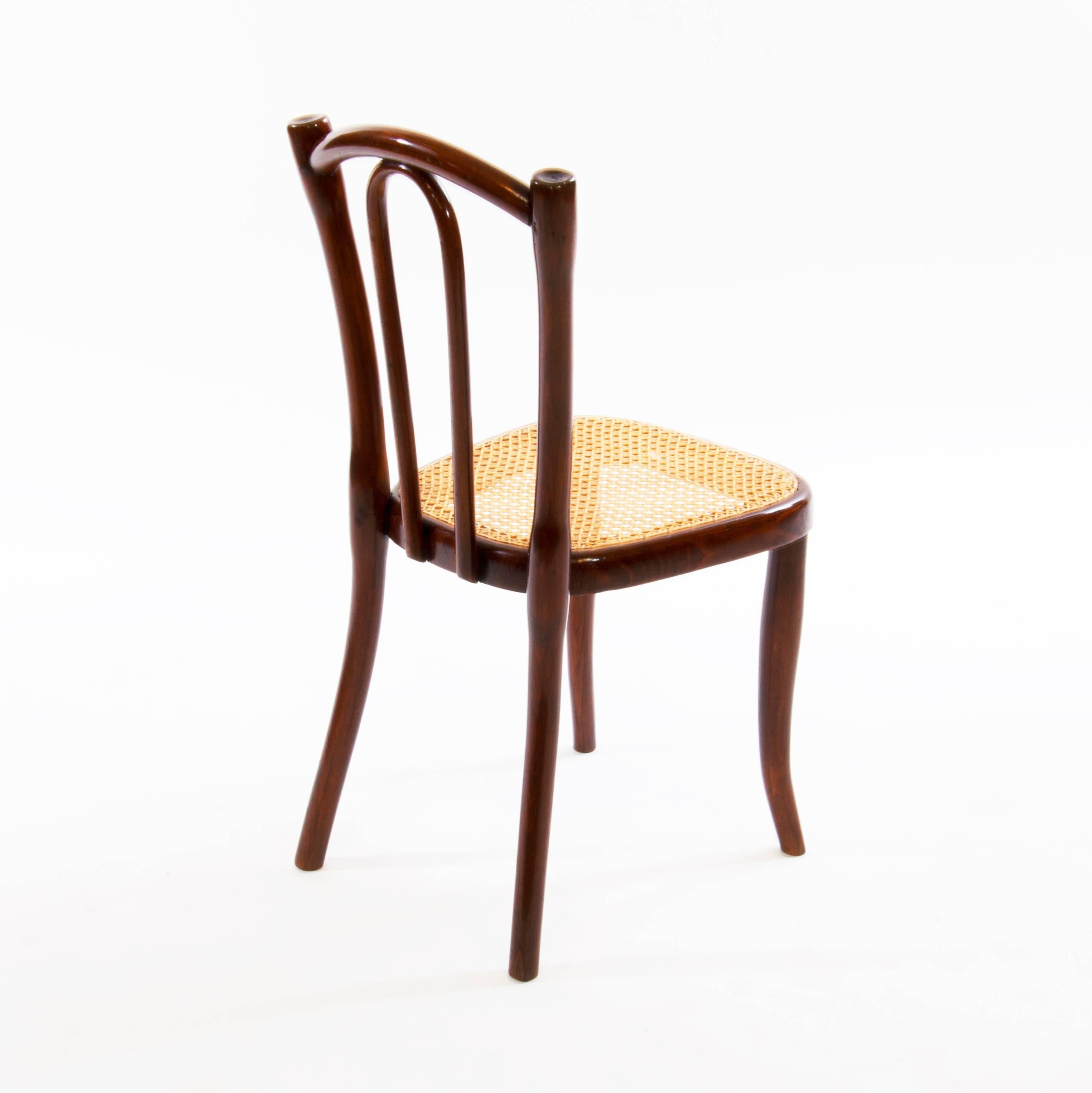 Pair of Thonet Children Bentwood Chairs No. 2 Jugendstil (Korbweide) im Angebot
