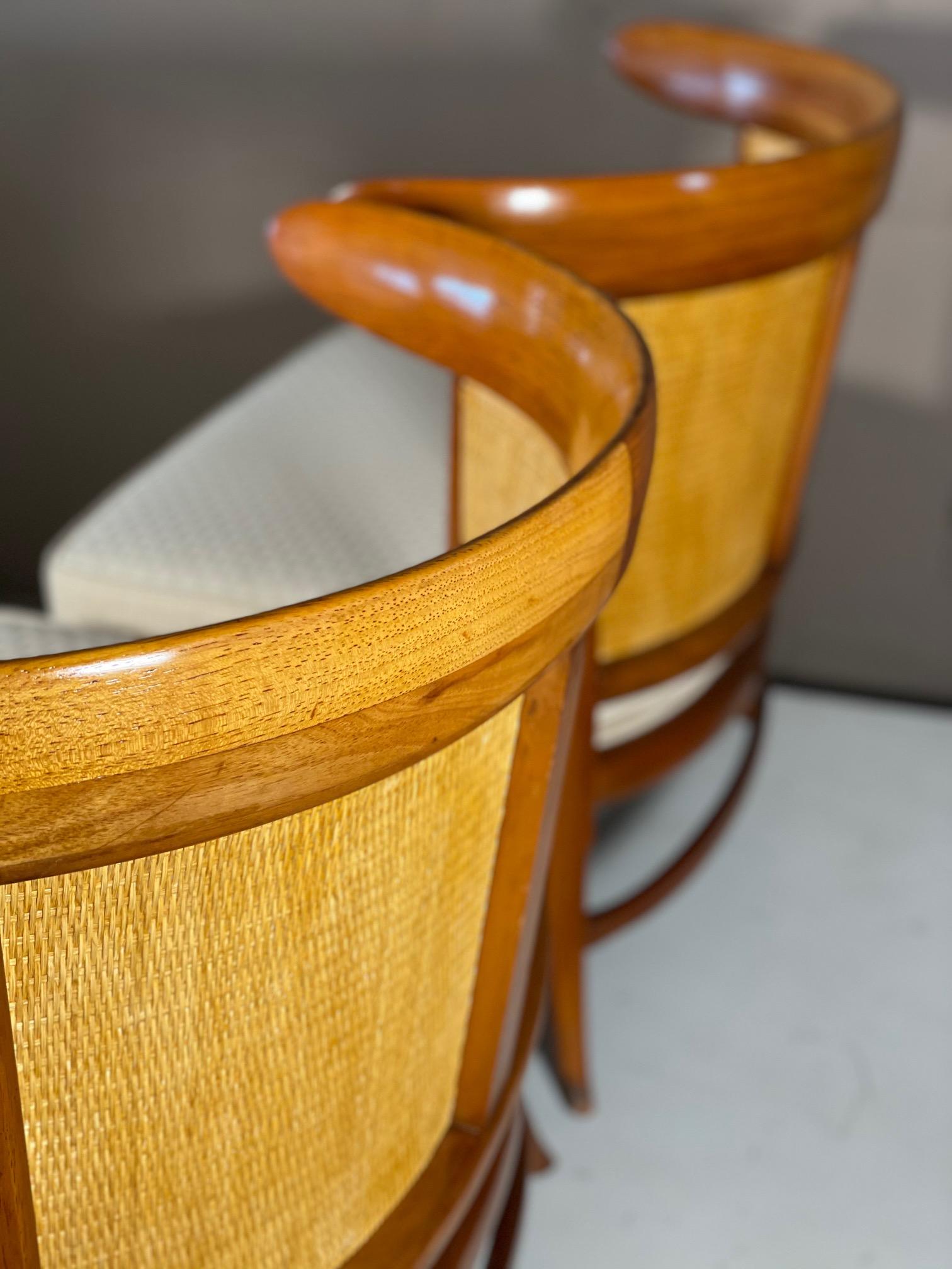 Paar Tomlinson „Sophisticate“ Sessel ohne Armlehne im Angebot 4