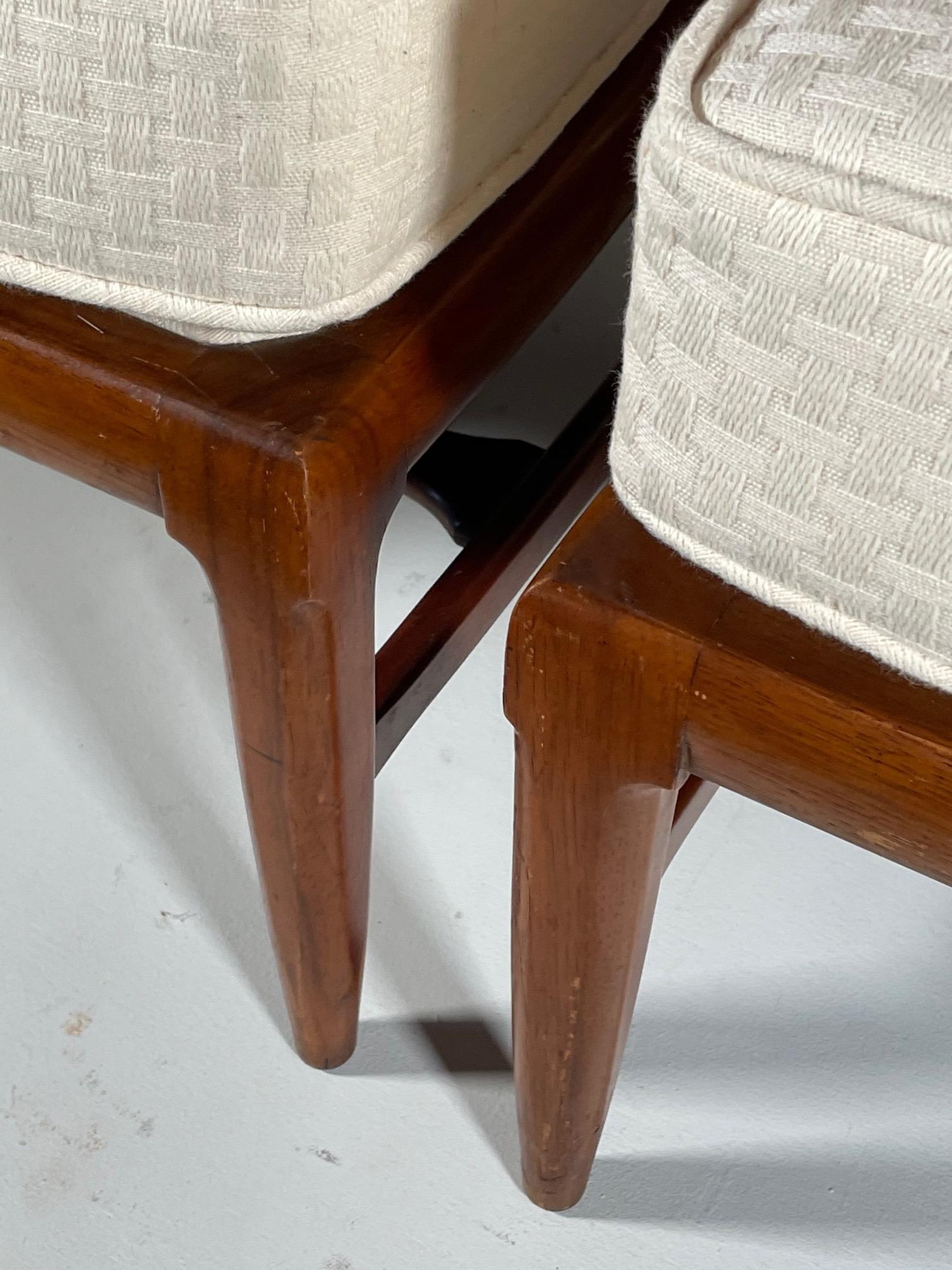 Paar Tomlinson „Sophisticate“ Sessel ohne Armlehne im Angebot 11