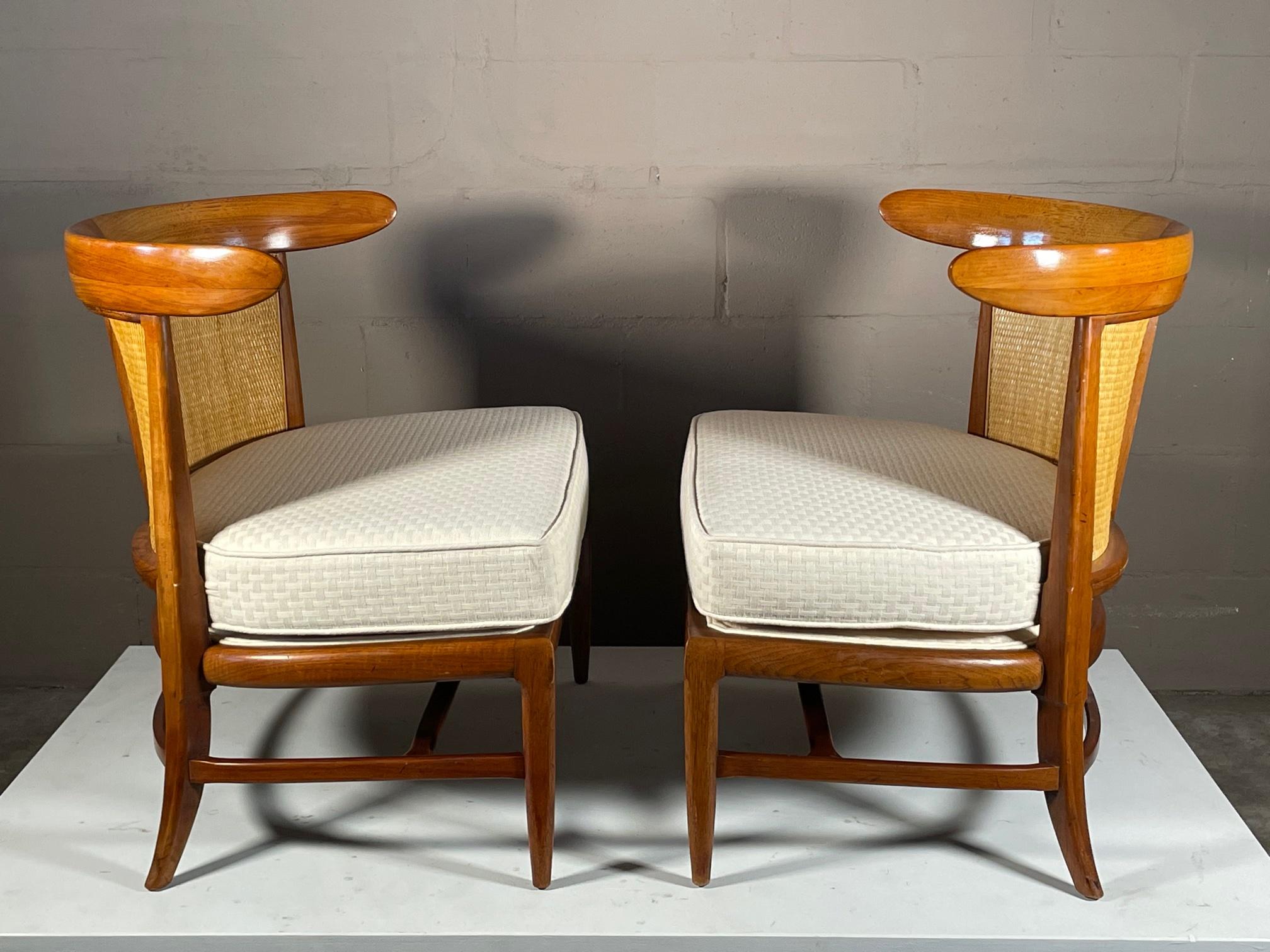 Paar Tomlinson „Sophisticate“ Sessel ohne Armlehne (Kastanienholz) im Angebot