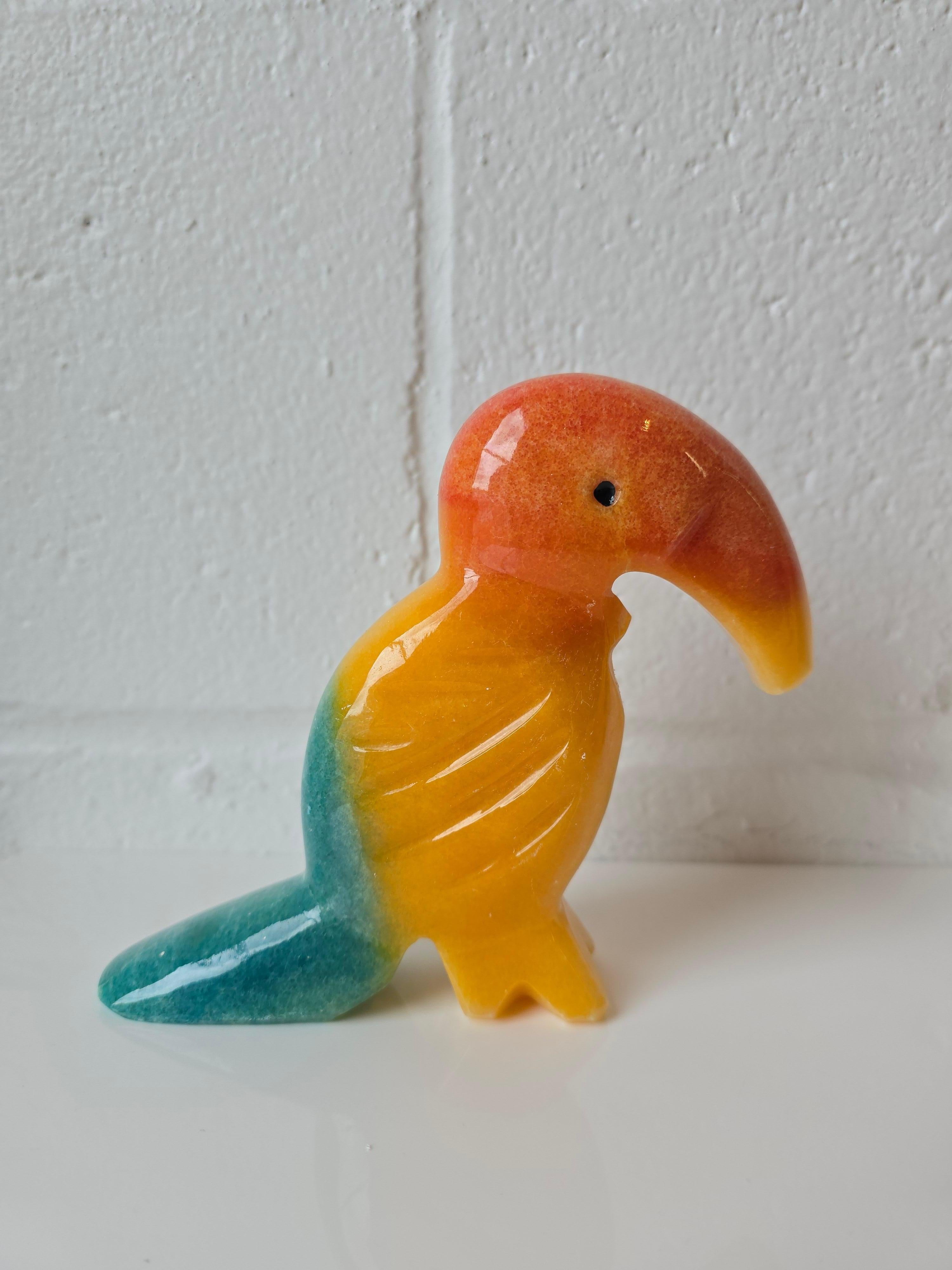 Ein Paar Tukan Papagei Vogel Hand geschnitzt Farbe gefärbt Onyx Stein Tierfigur im Angebot 2