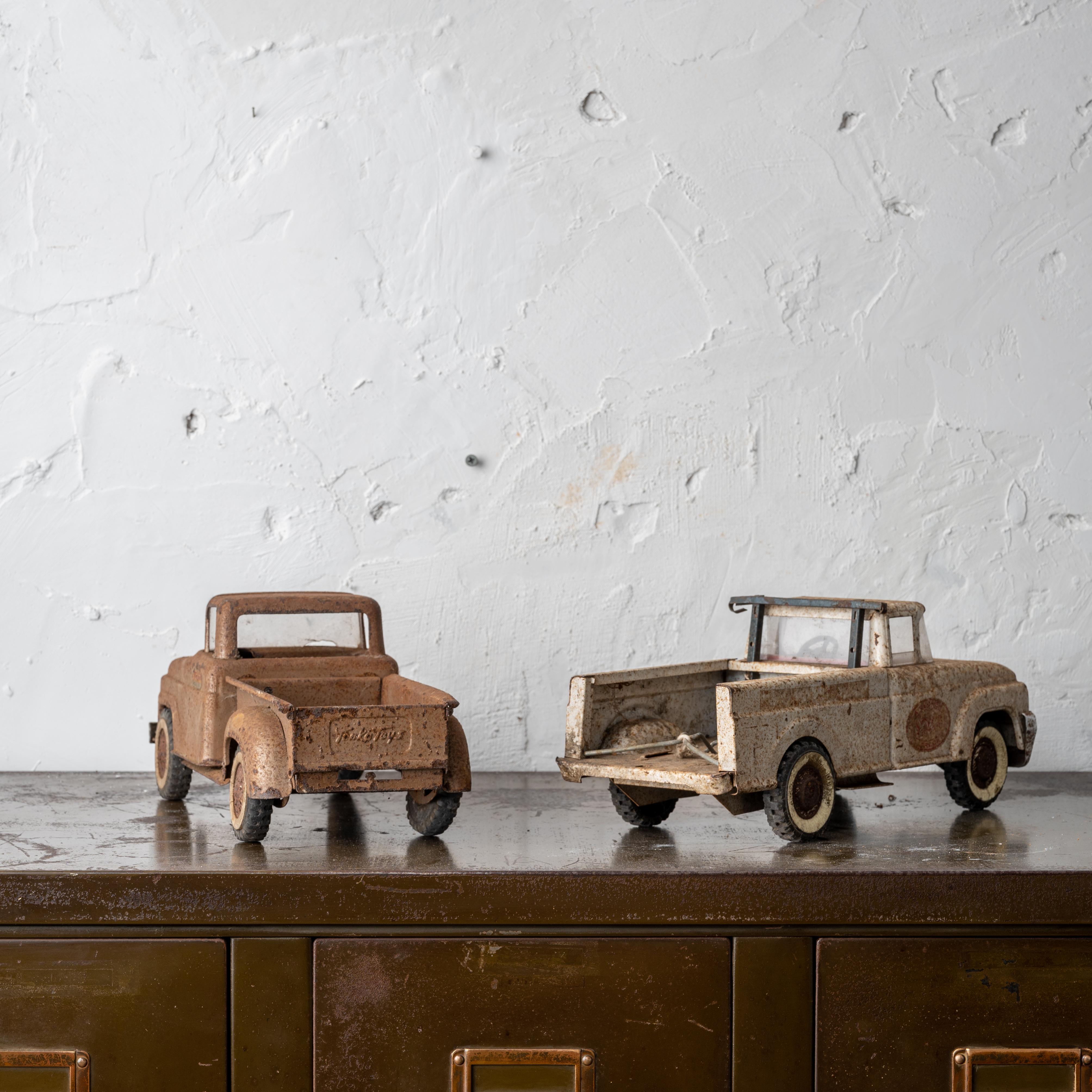 Métal Paire de camionnettes jouets, années 1950-60 en vente